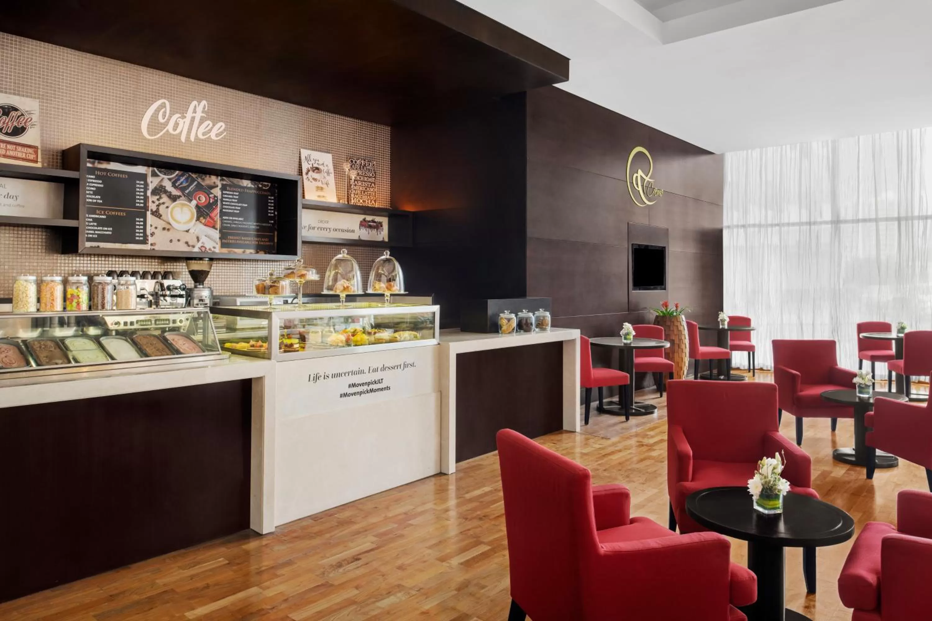 Restaurant/places to eat in Mövenpick Hotel Jumeirah Lakes Towers Dubai