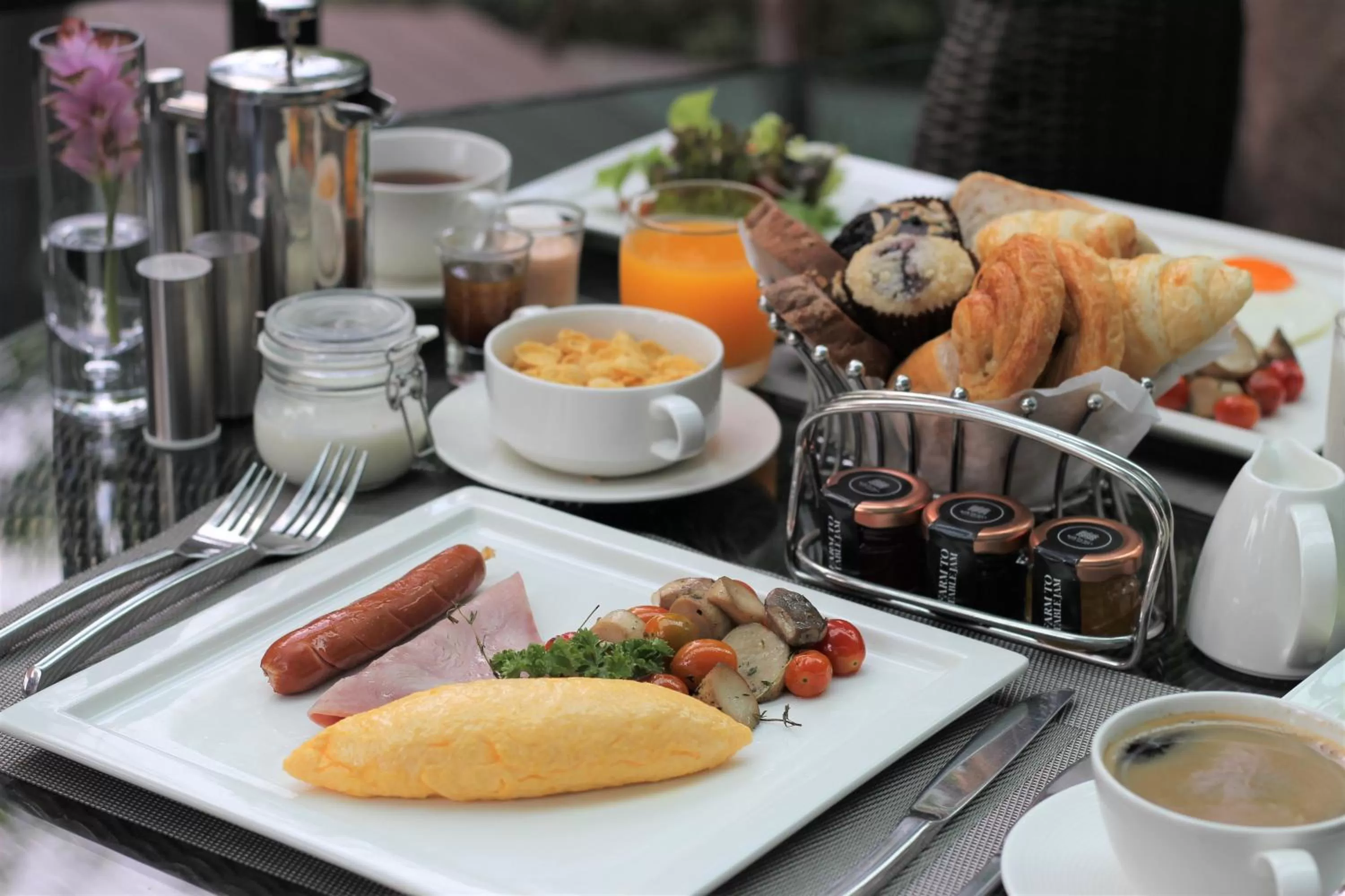 Breakfast in North Hill City Resort