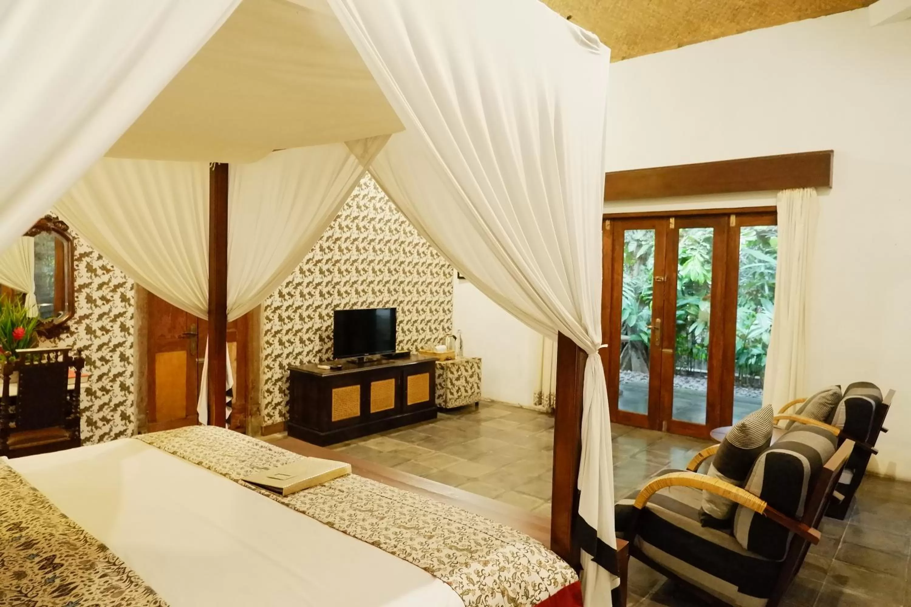 Bedroom, Bed in D'omah Yogya Hotel