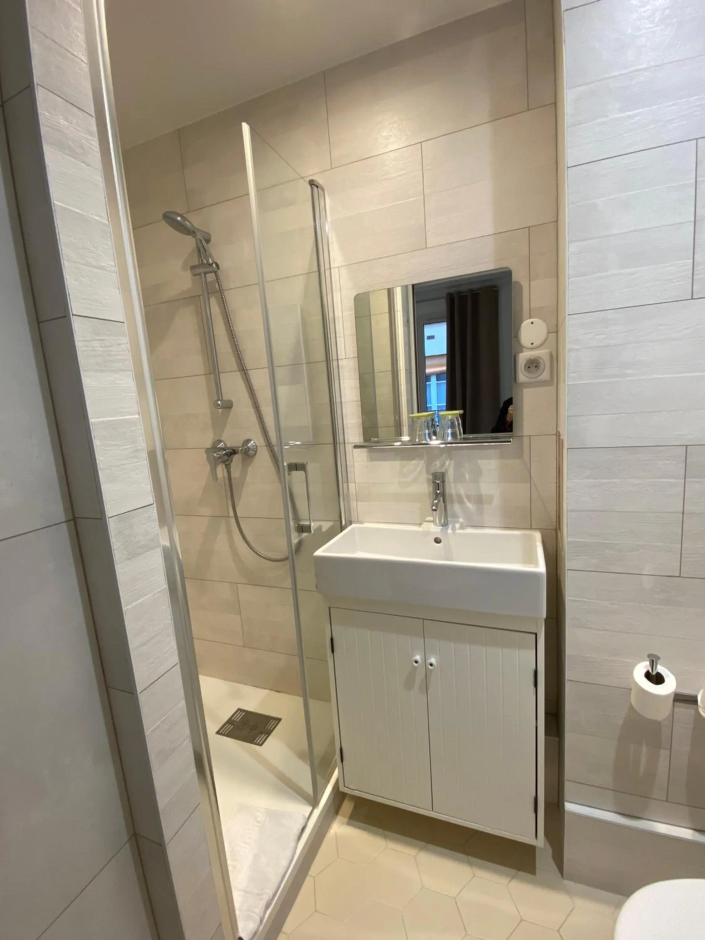 Bathroom in L'Amiral