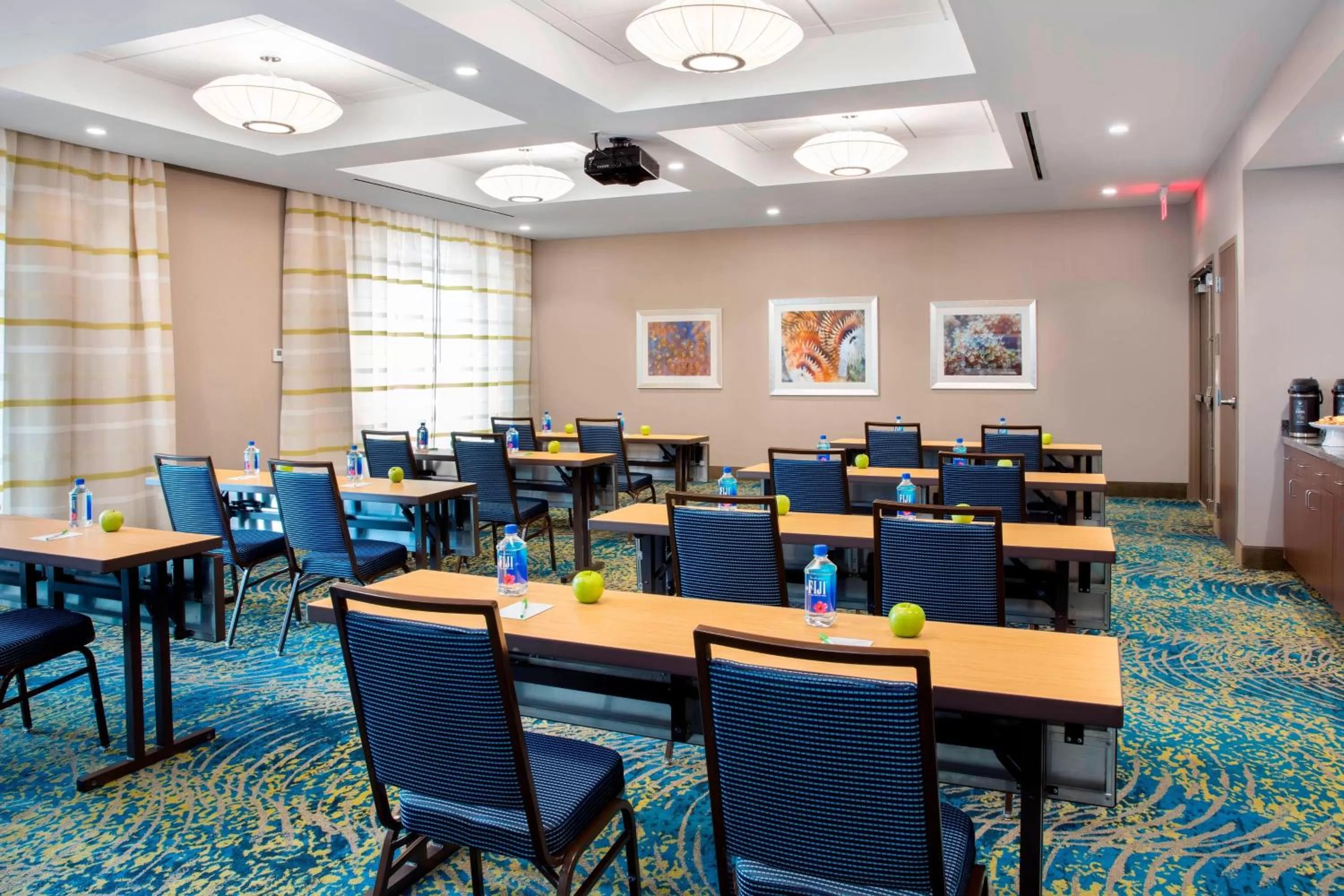 Meeting/conference room in Courtyard by Marriott Faro Blanco Resort