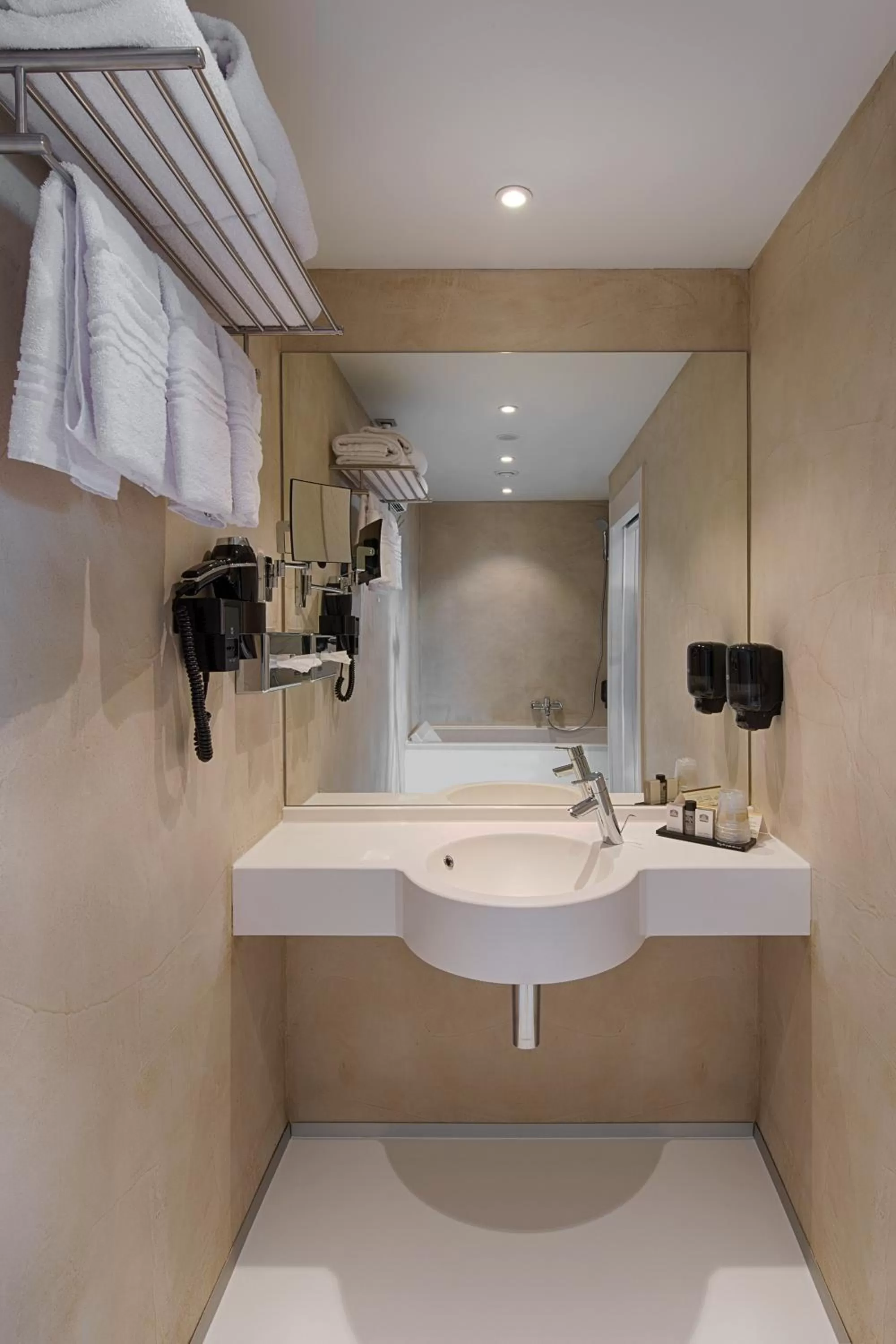 Bathroom in Orange Hotel La Louvière