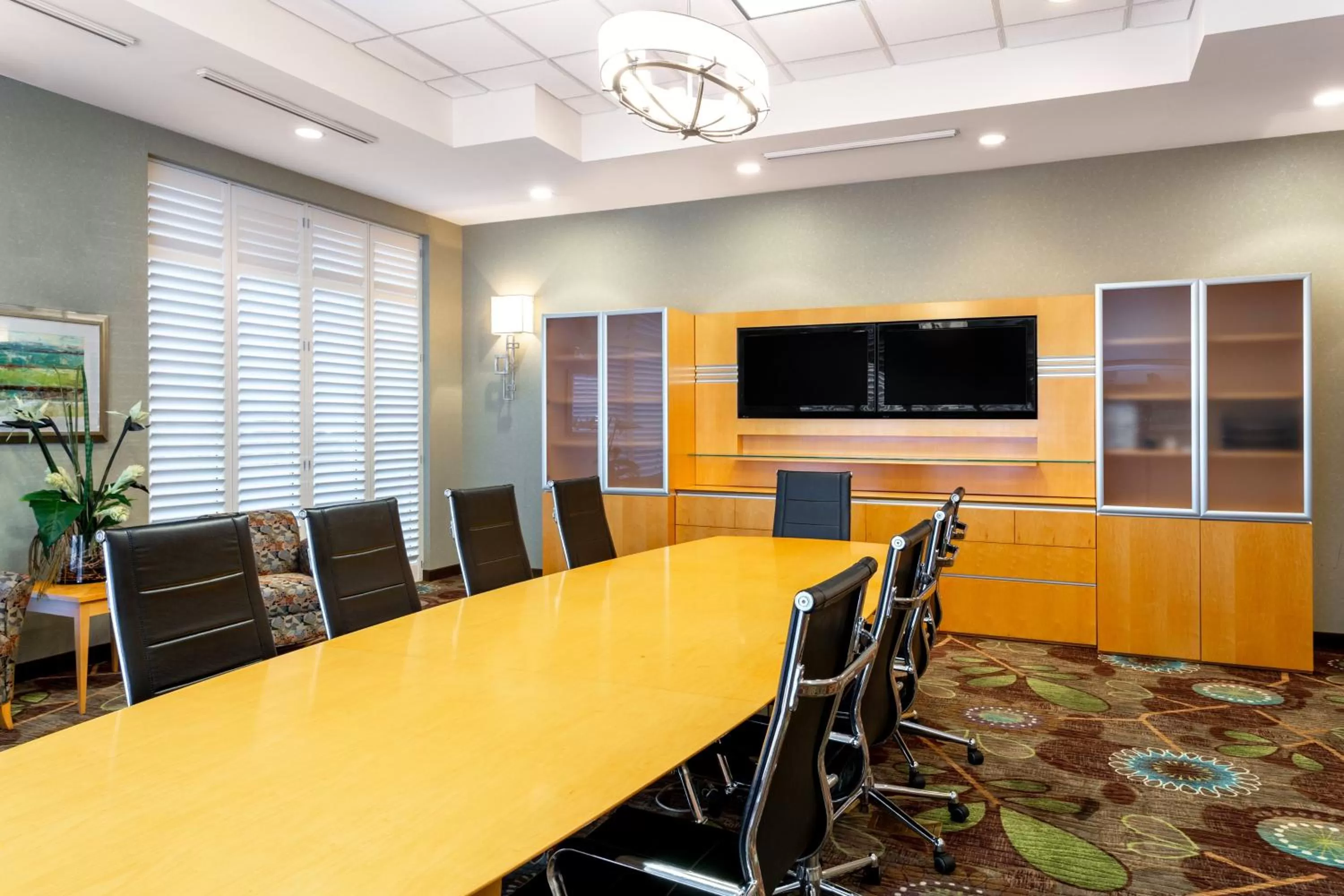 Meeting/conference room in Holiday Inn Winter Haven by IHG