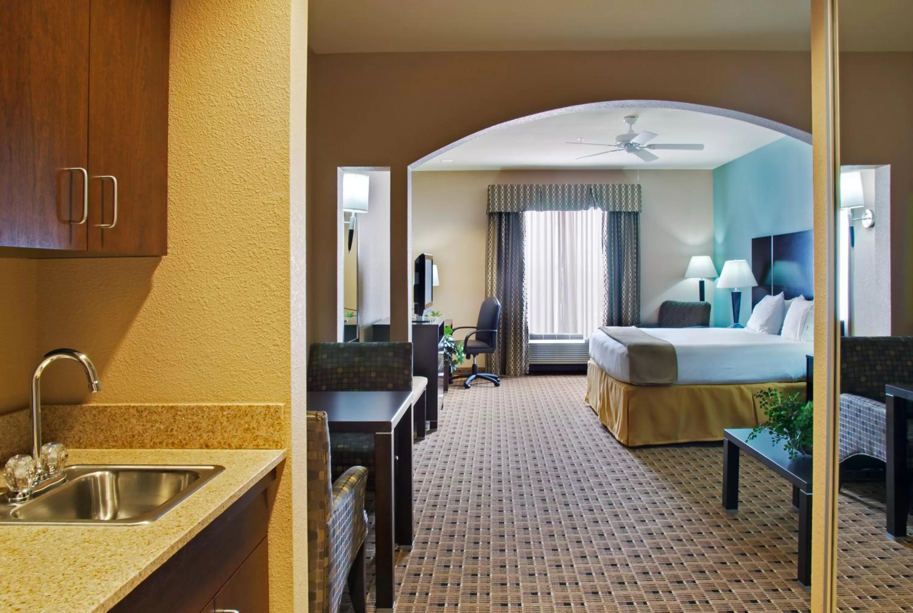 Photo of the whole room, Bed in Holiday Inn Express Hotel & Suites Houston Energy Corridor - West Oaks, an IHG Hotel