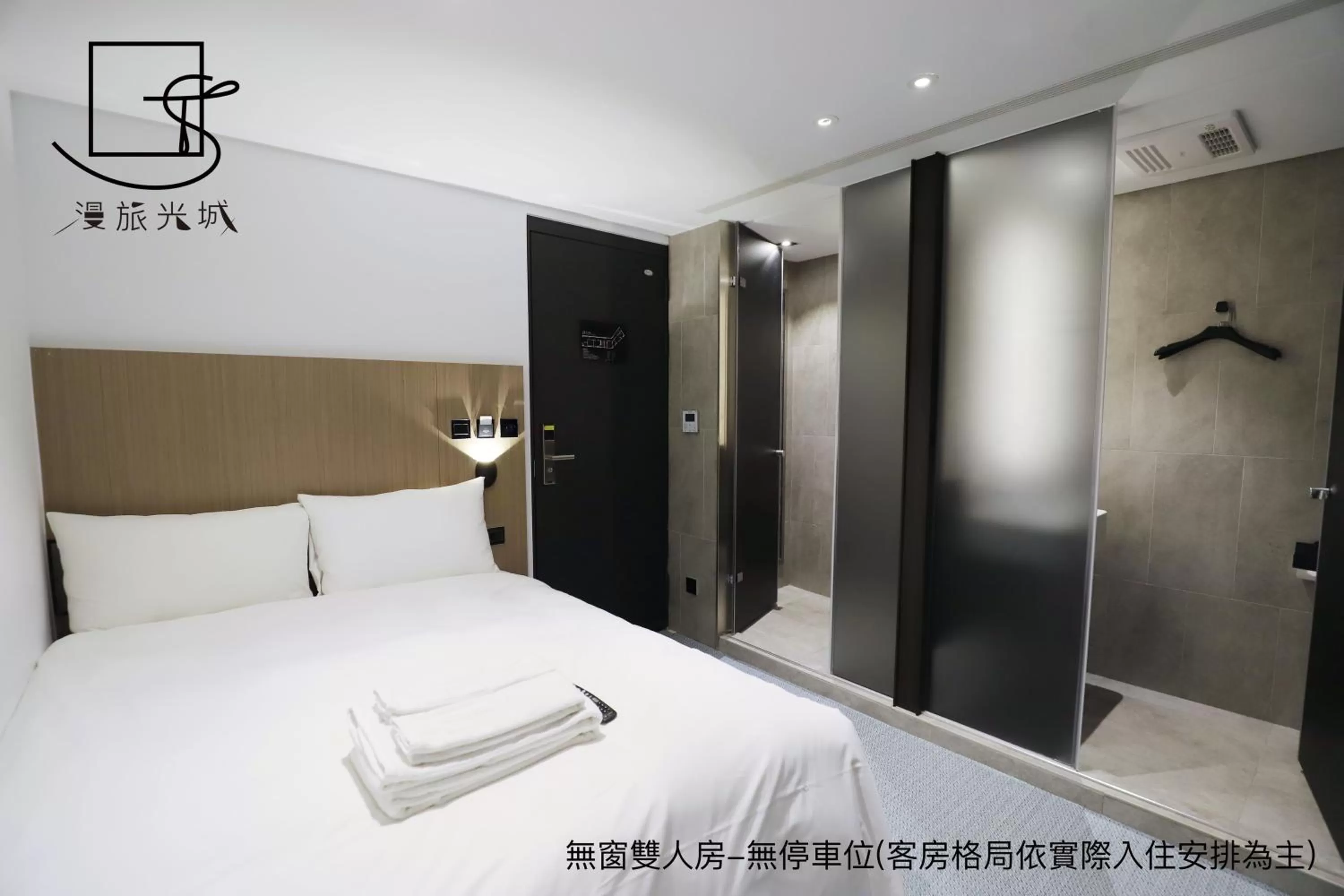 Economy Double Room in Slow Town Hotel-Glowing