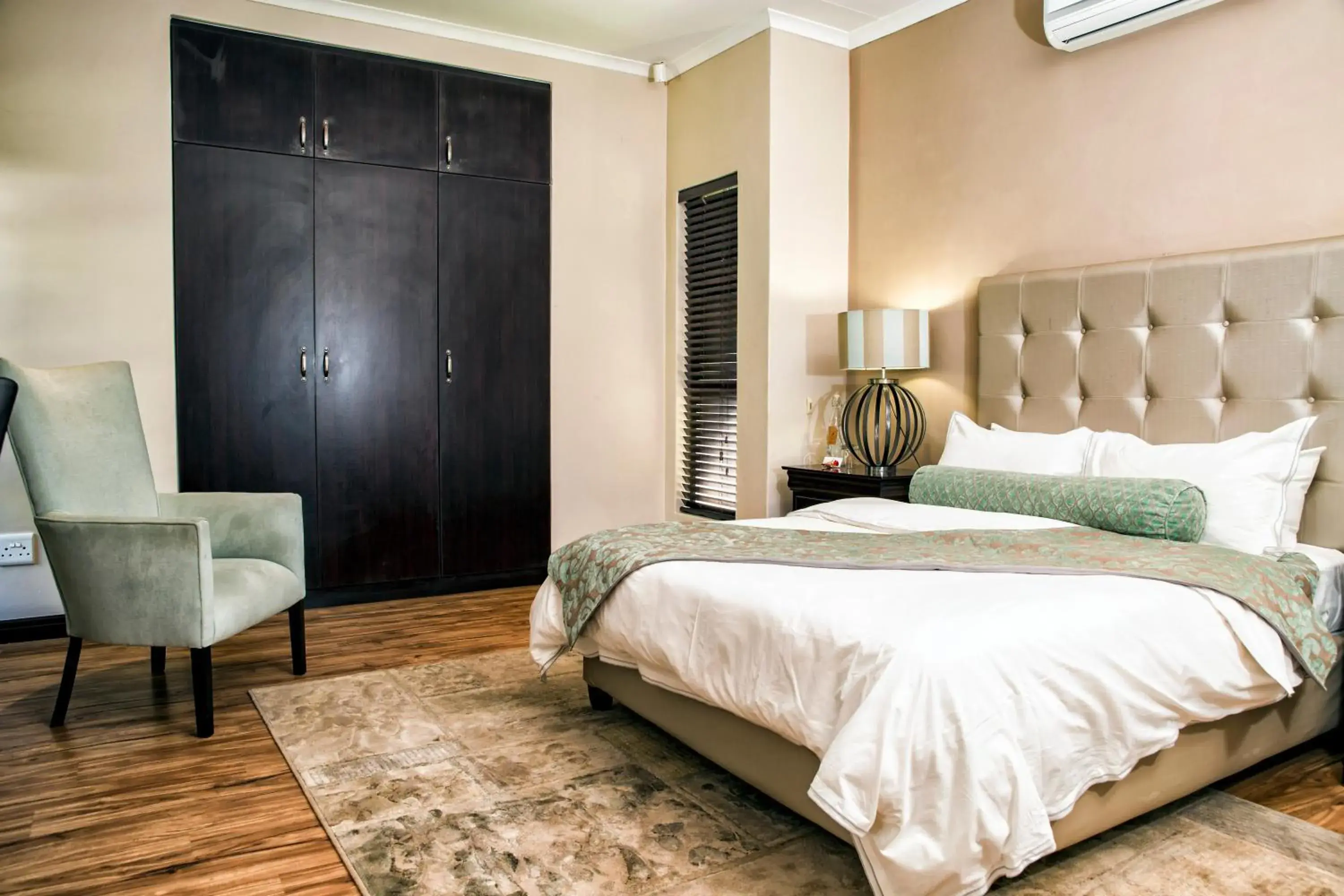 Deluxe Double Room with Shower - single occupancy in Browns Manor Deluxe Double Room with Shower - single occupancy in Browns Manor