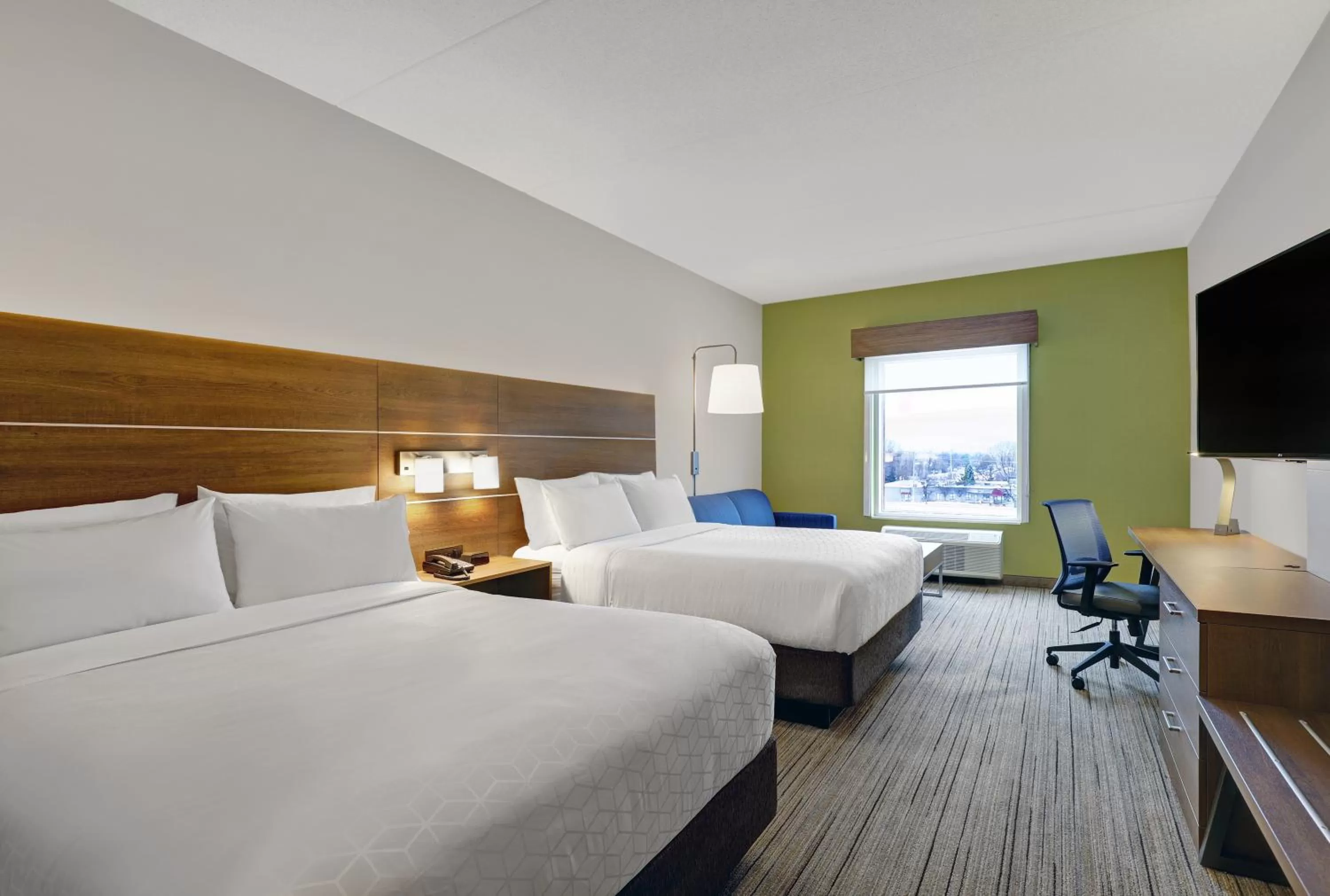 Photo of the whole room, Bed in Holiday Inn Express & Suites - Collingwood