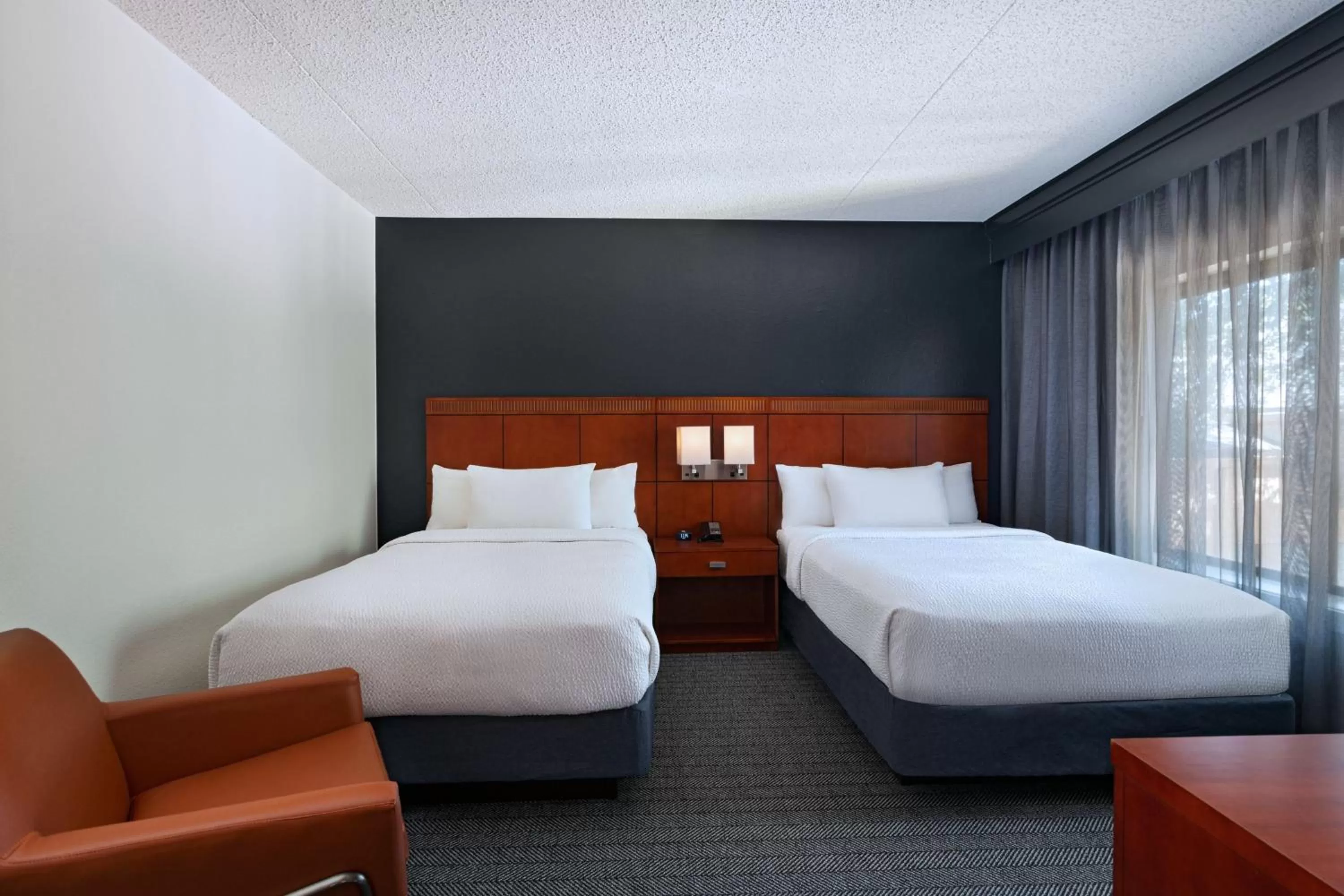 Bedroom, Bed in Courtyard by Marriott Dallas Plano Parkway at Preston Road