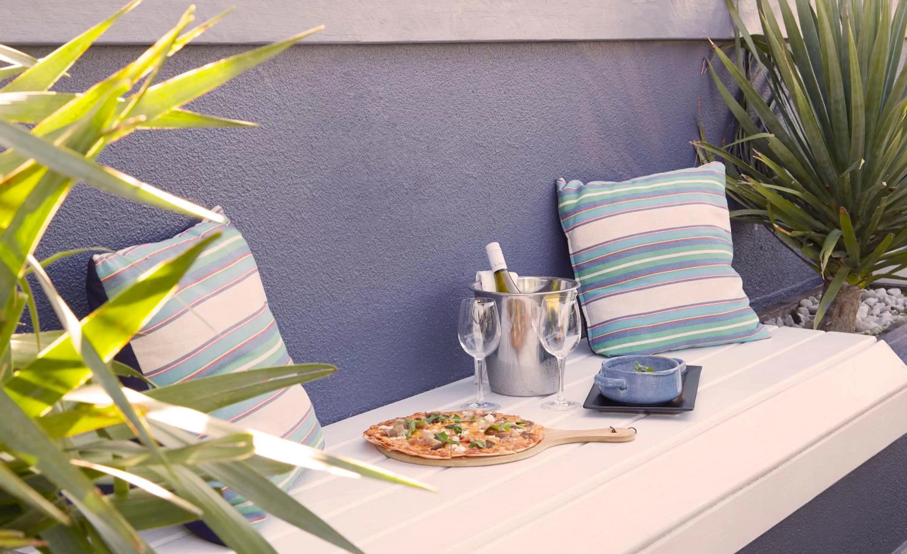 Food and drinks in The Hyde All Suite Hotel