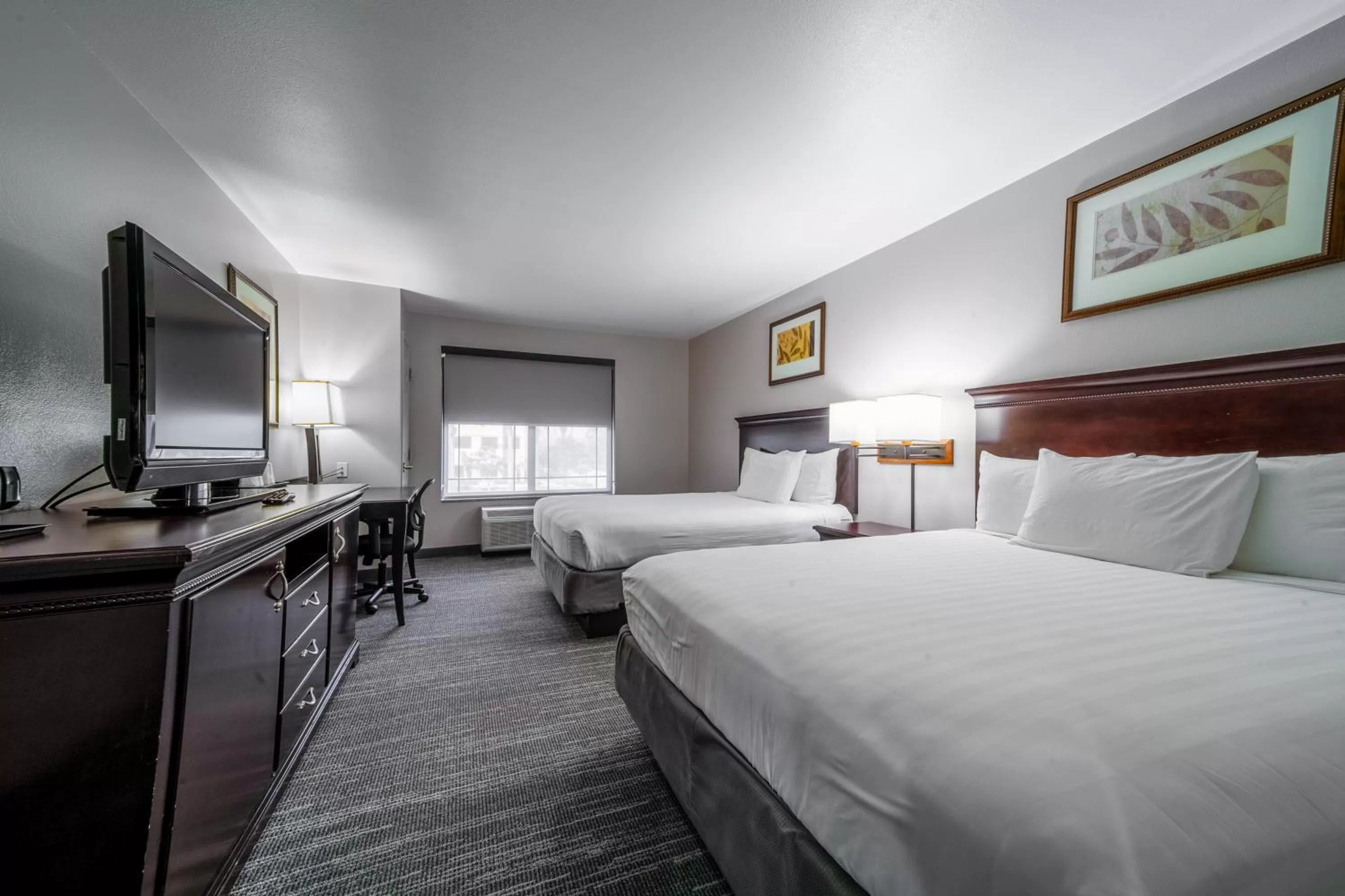 Bedroom, Bed in Country Inn & Suites by Radisson, Ontario at Ontario Mills, CA