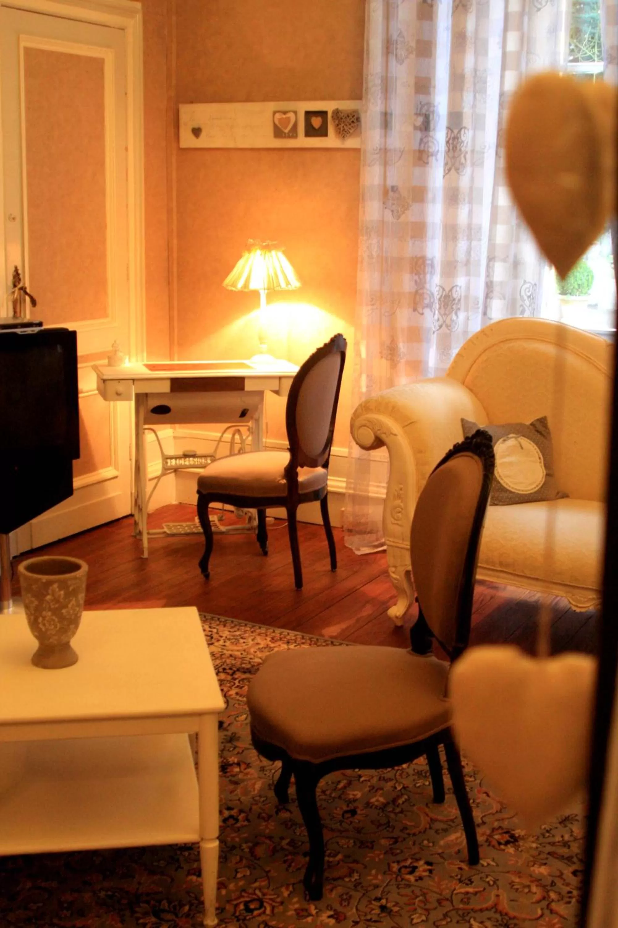 Photo of the whole room in Château la Moune