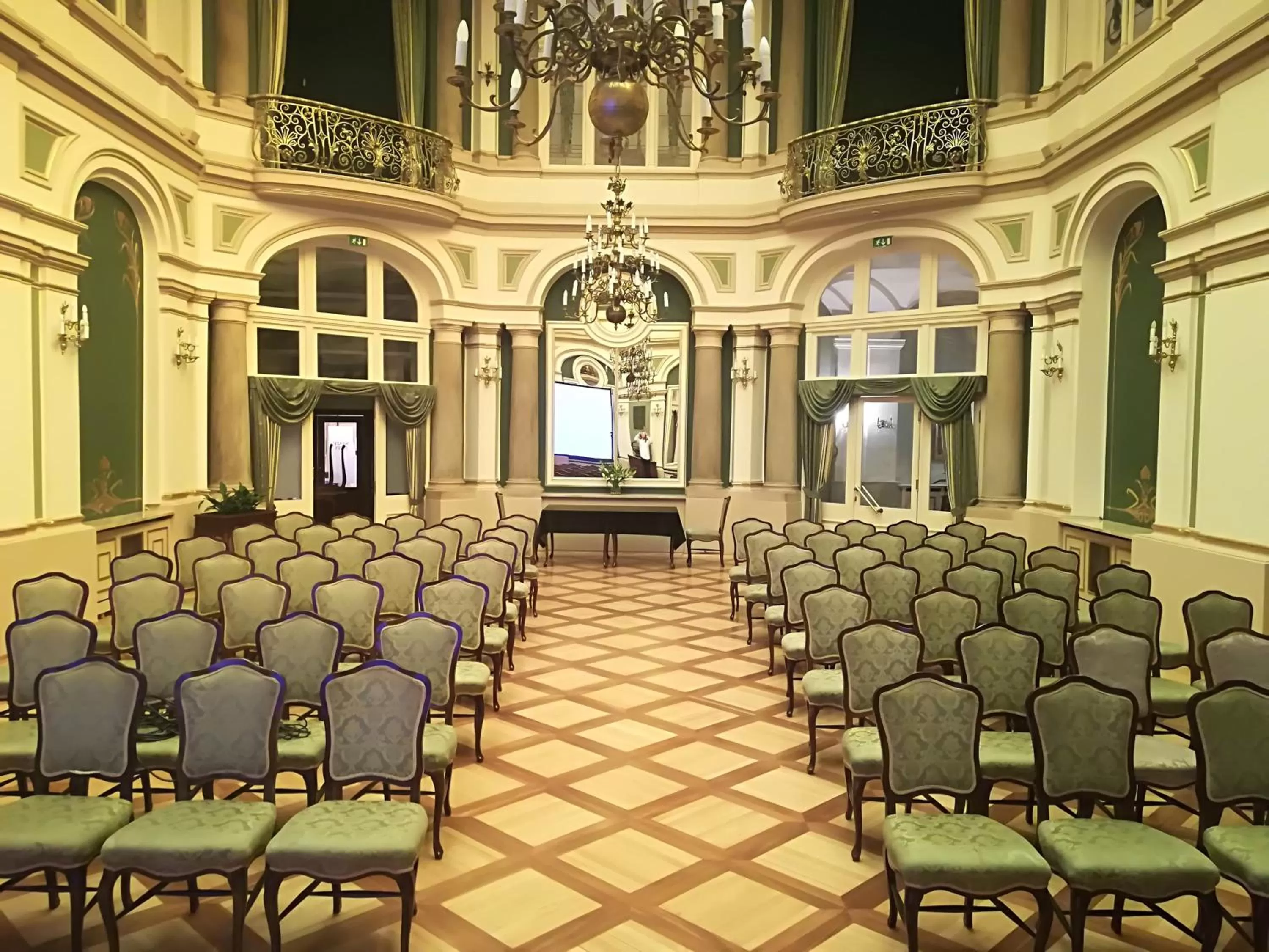 Business facilities in Grand Hotel