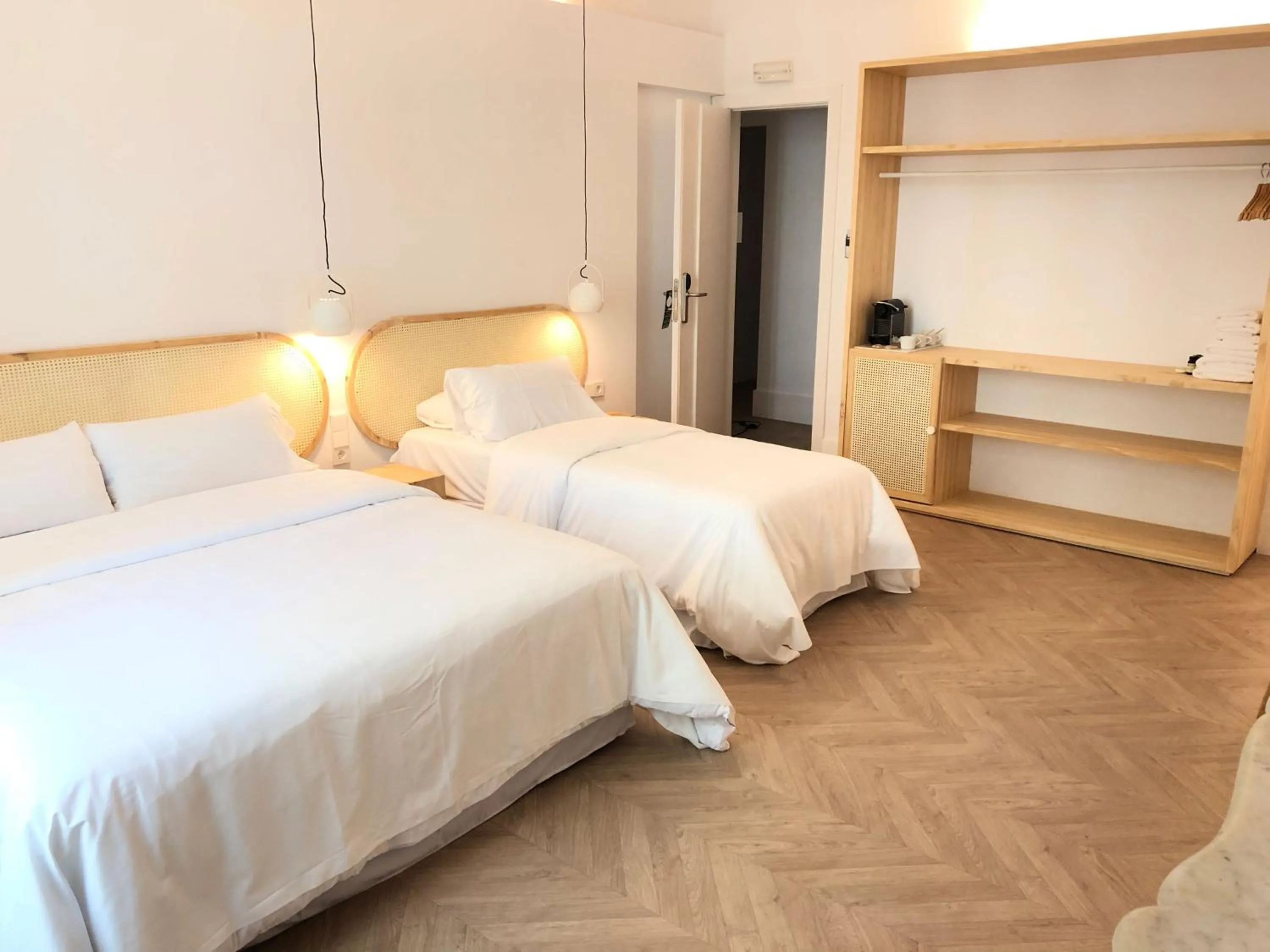 Photo of the whole room, Bed in The MO House