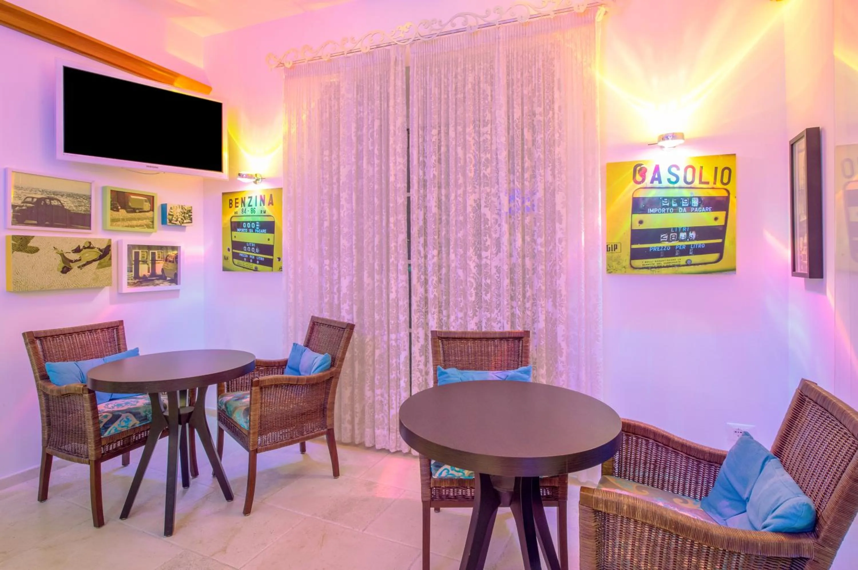 Lounge or bar in Piccolo Grand Hotel