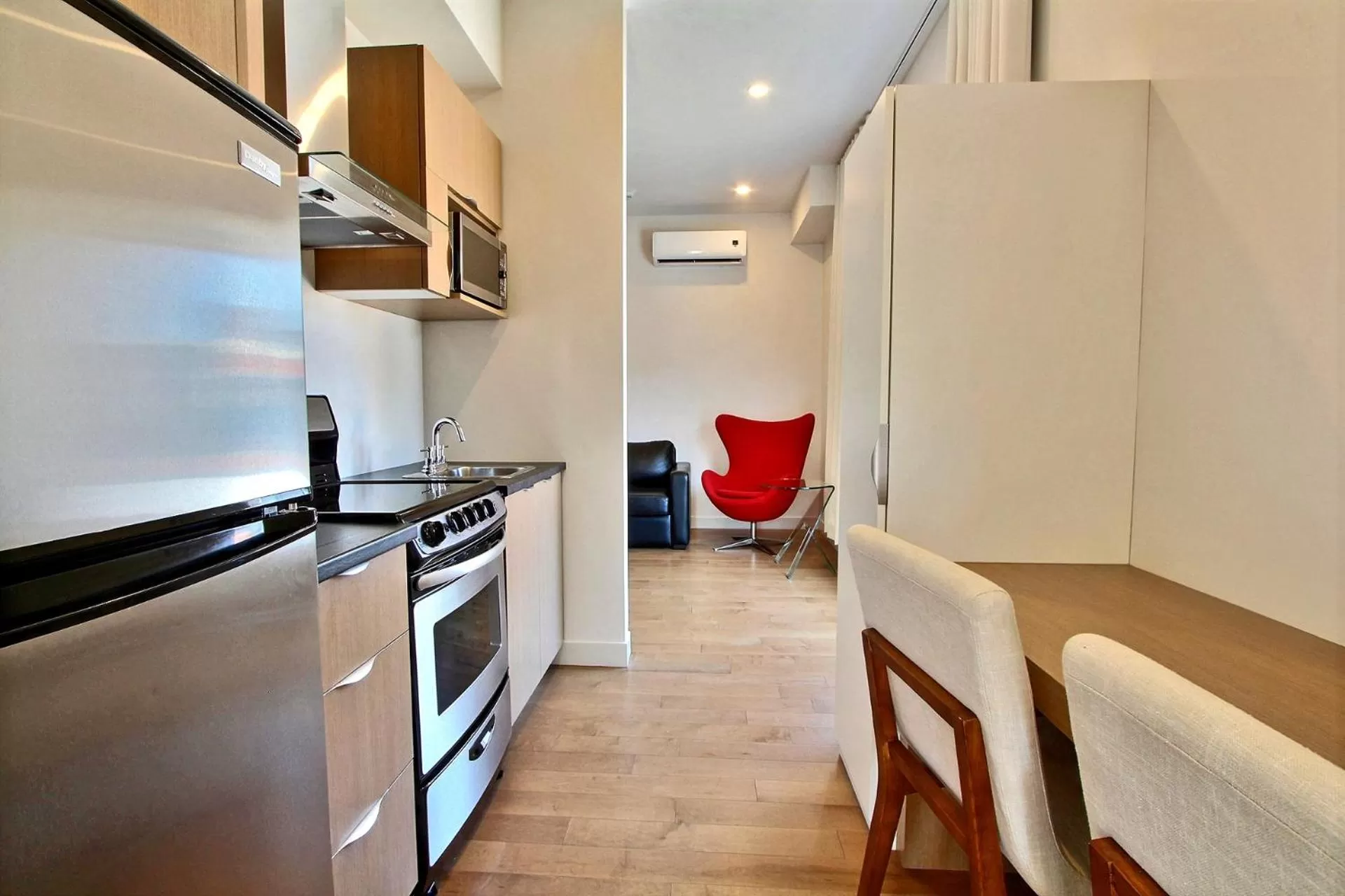 Kitchen or kitchenette in Hôtel Le Navigateur