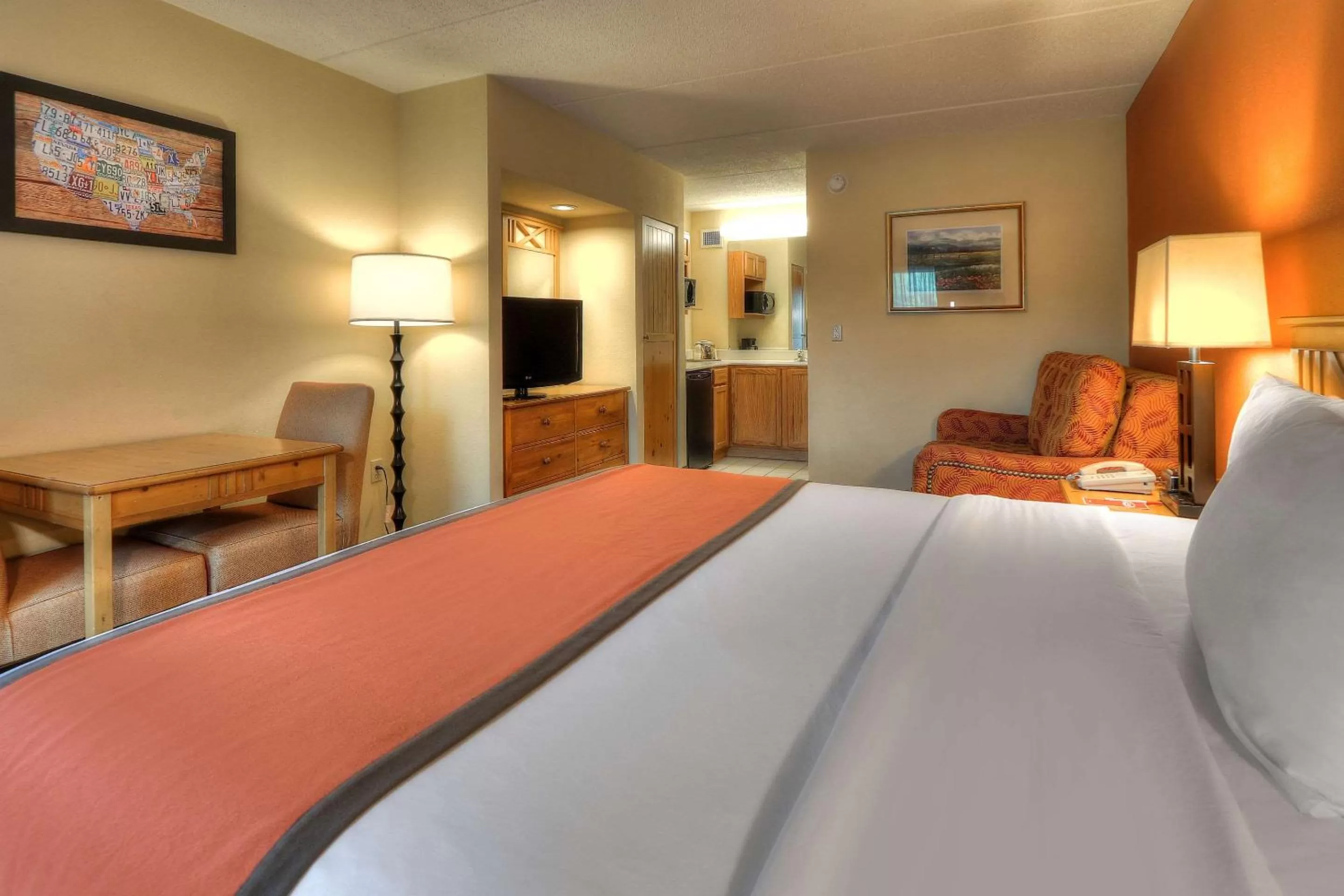 Photo of the whole room, Bed in Econo Lodge Pigeon Forge Riverside
