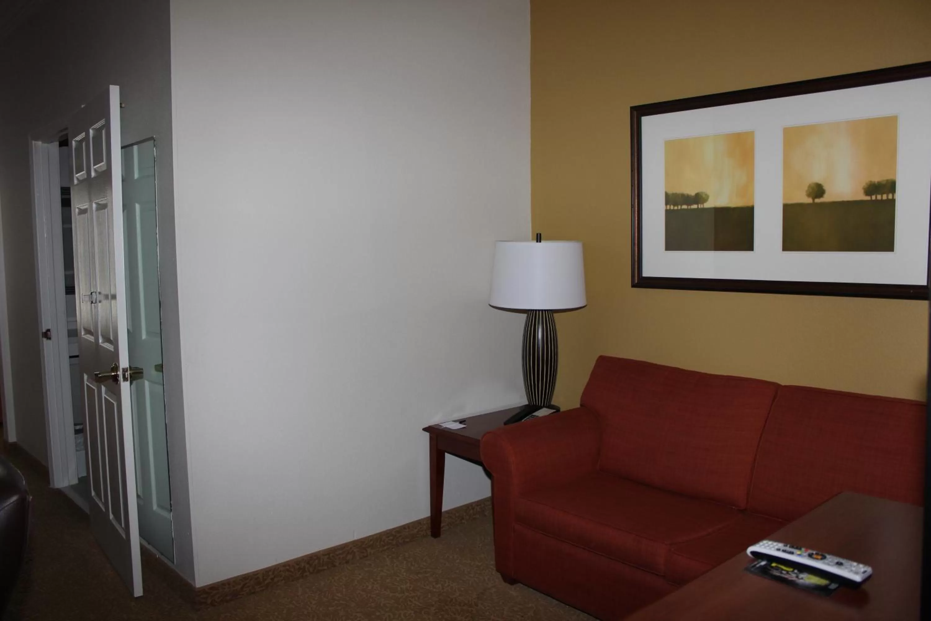 Seating area in Country Inn & Suites by Radisson, Nashville, TN