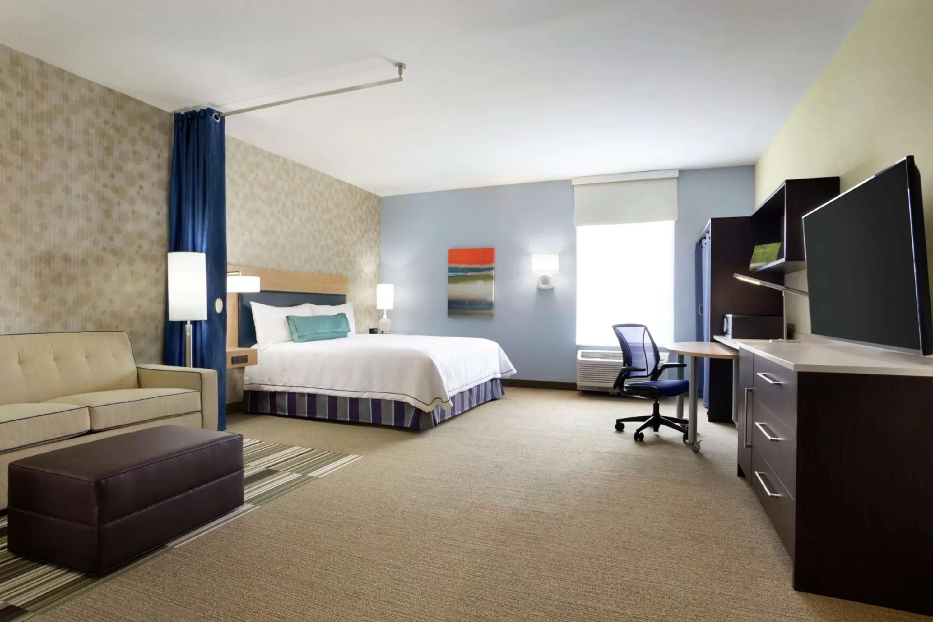 Bedroom, Bed in Home2 Suites By Hilton McAllen