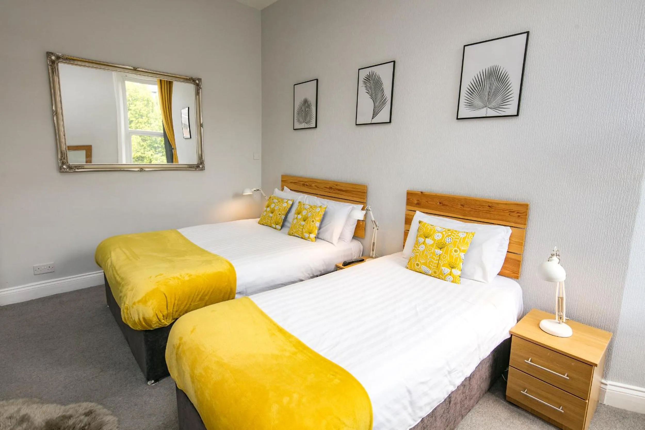 Bedroom in Kenilworth Hotel