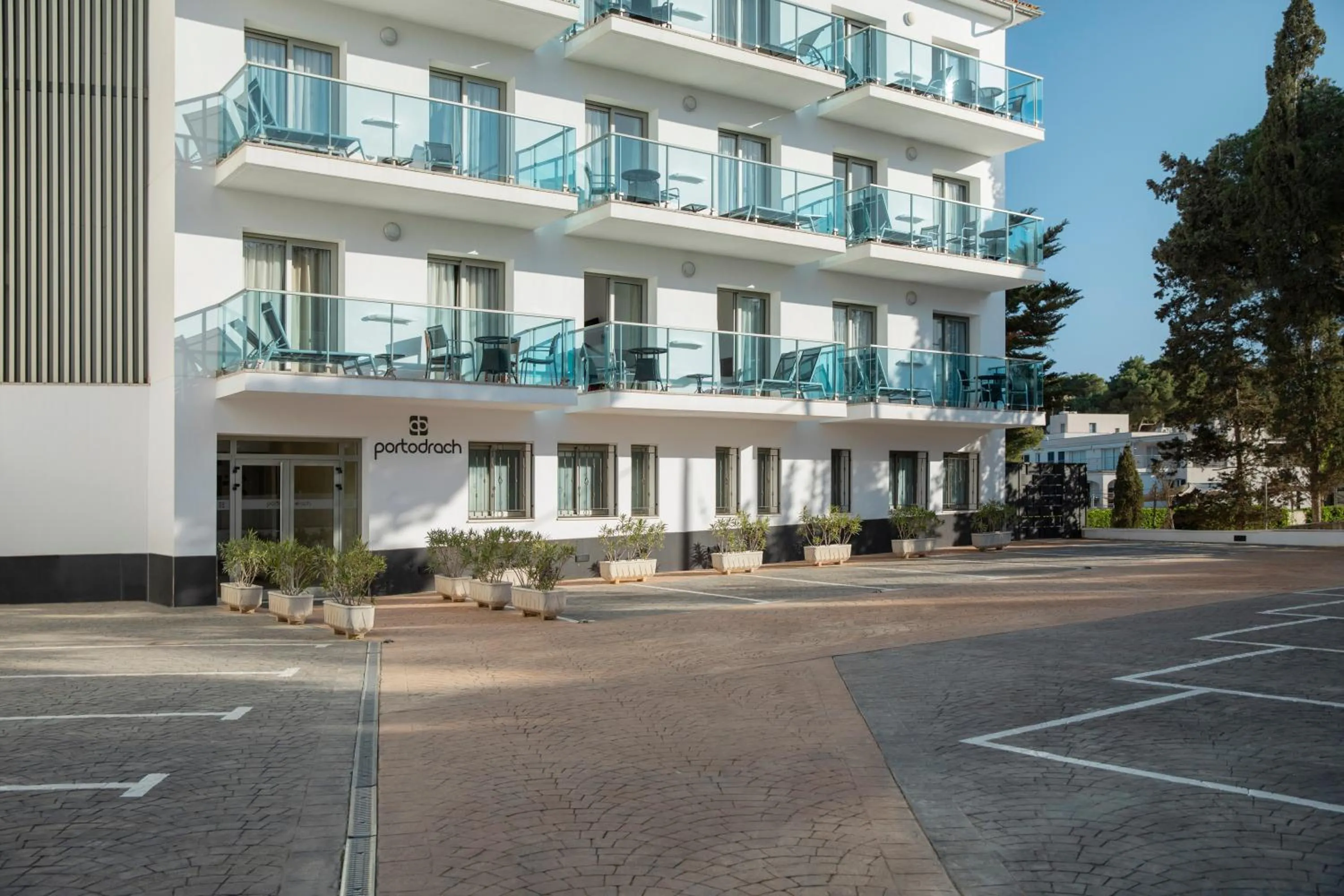 Parking in Porto Drach Aparthotel & Suites