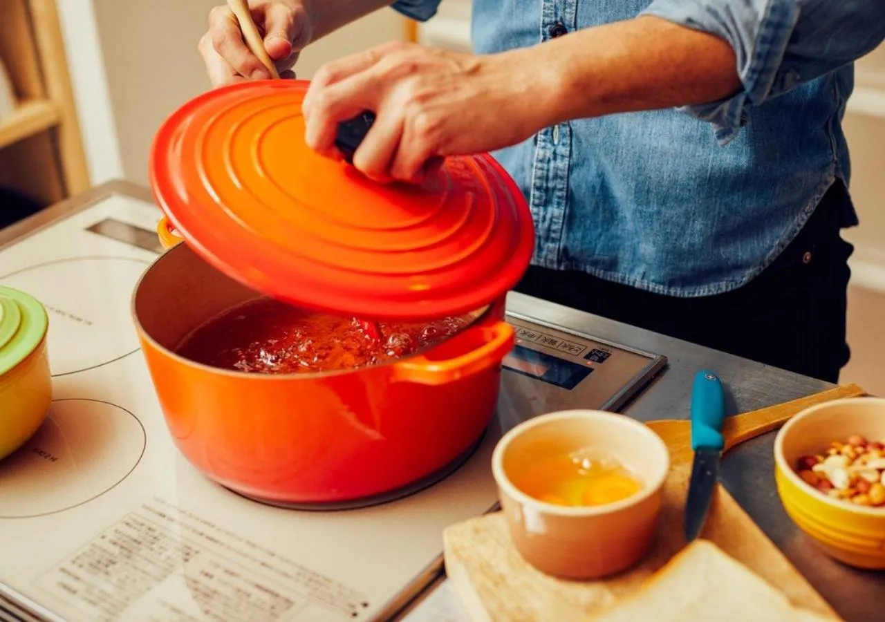 Communal lounge/ TV room in Hotel Graphy Nezu