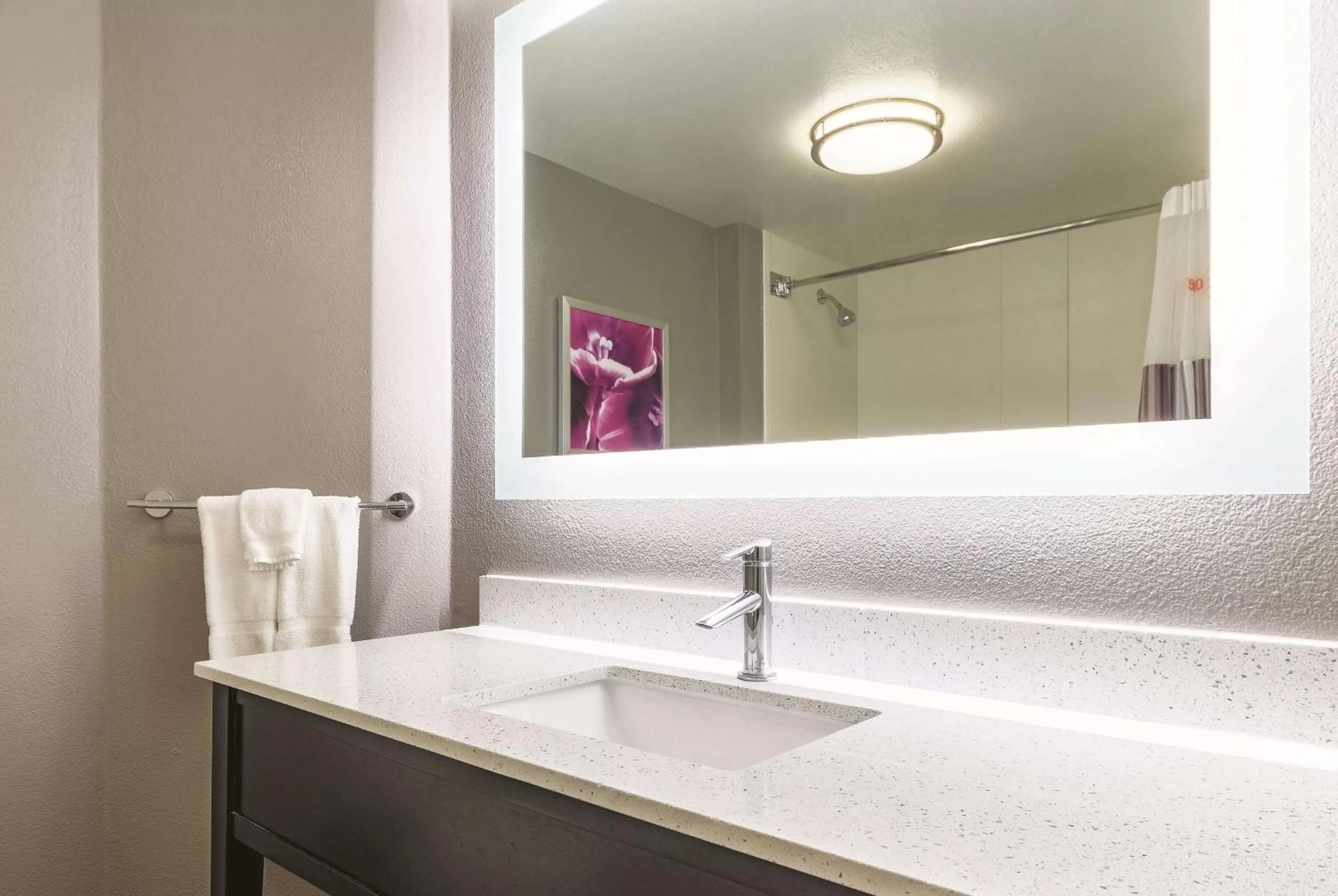 Photo of the whole room in La Quinta by Wyndham Alexandria Airport