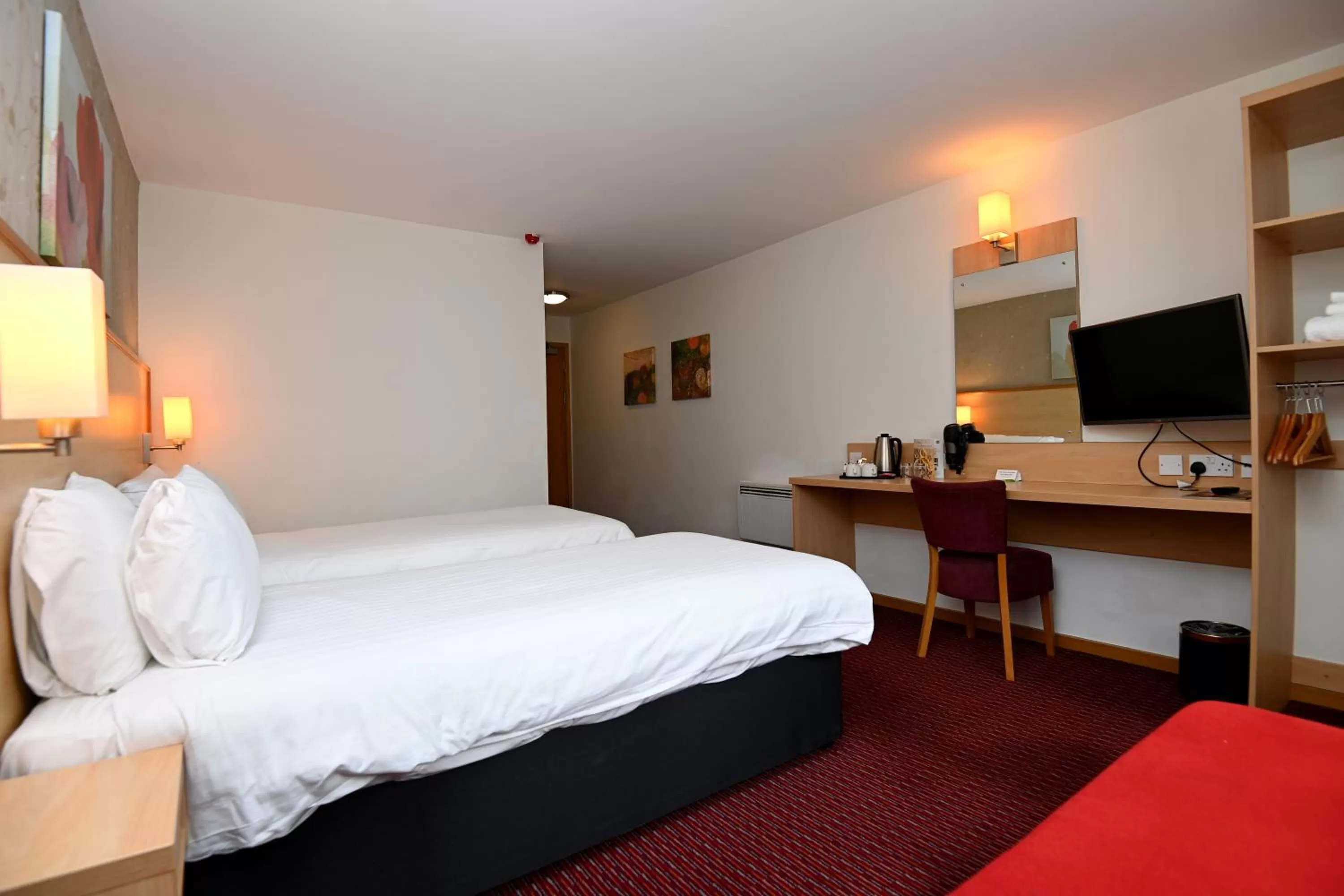 Bedroom, Bed in Meadow Farm Redditch by Marstons Inns