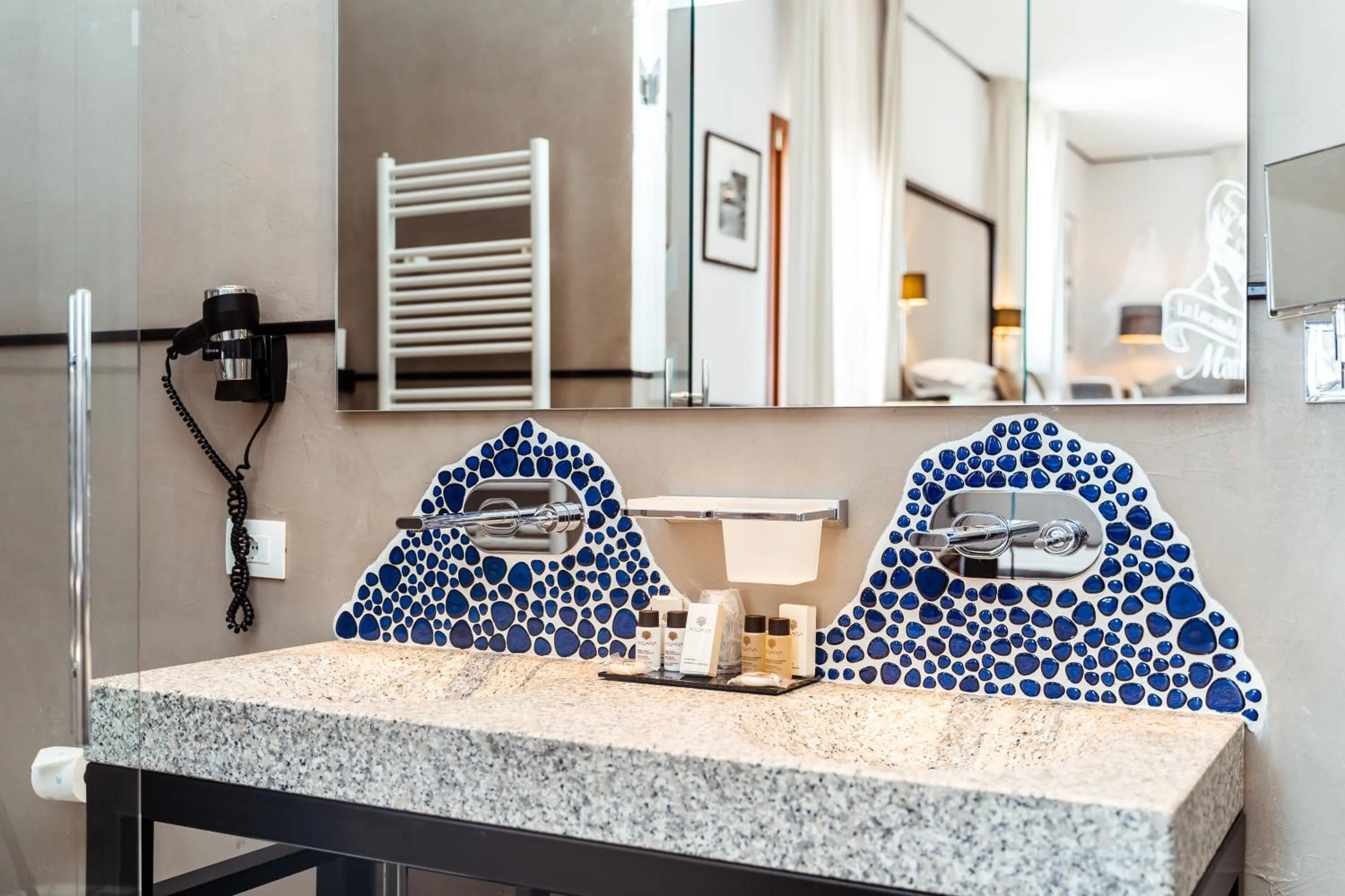 Bathroom in La Locanda Del Conte Mameli - Boutique Hotel & Suite SPA