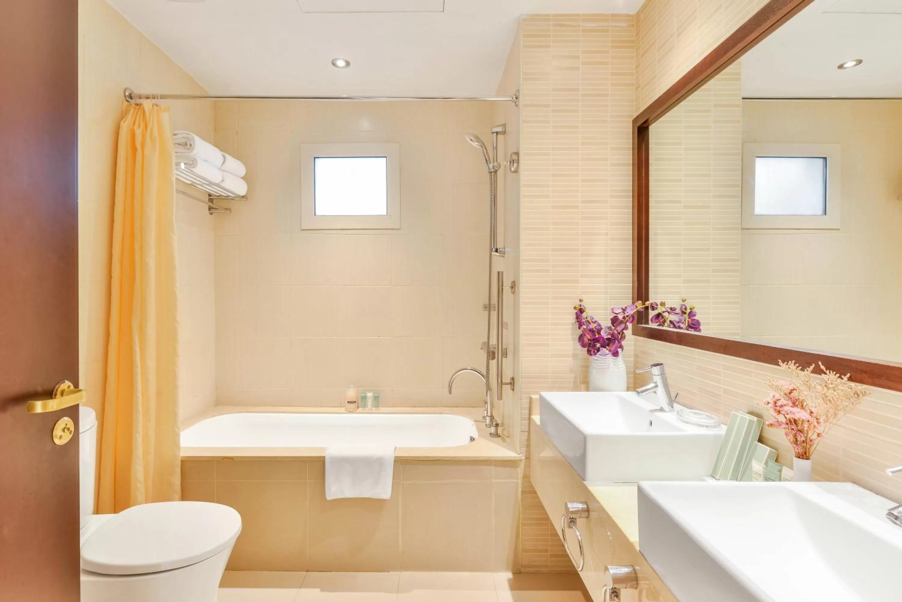 Bathroom in Radisson Blu Resort, Fujairah