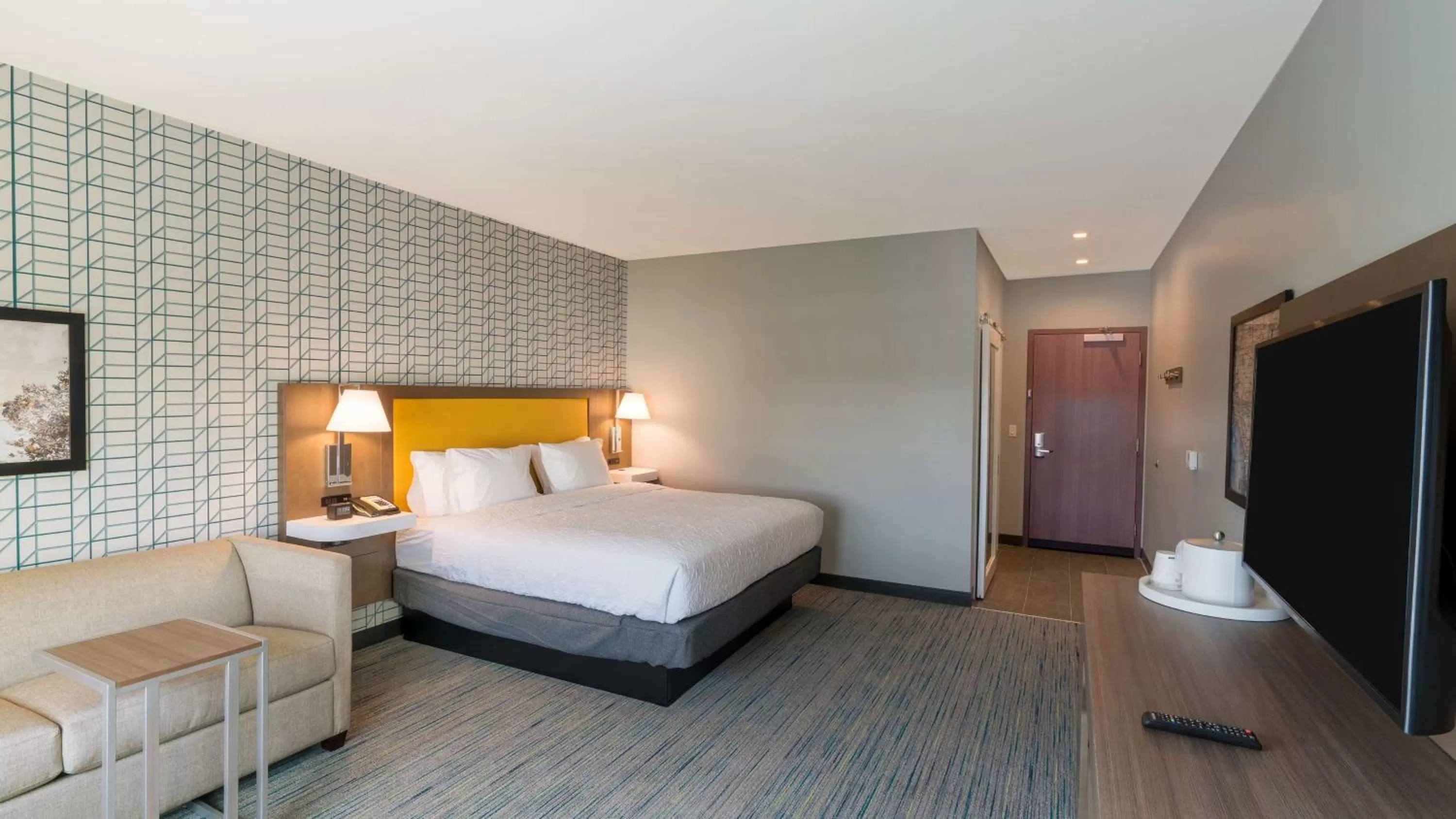 Bedroom, Bed in Hampton Inn Riverside Downtown