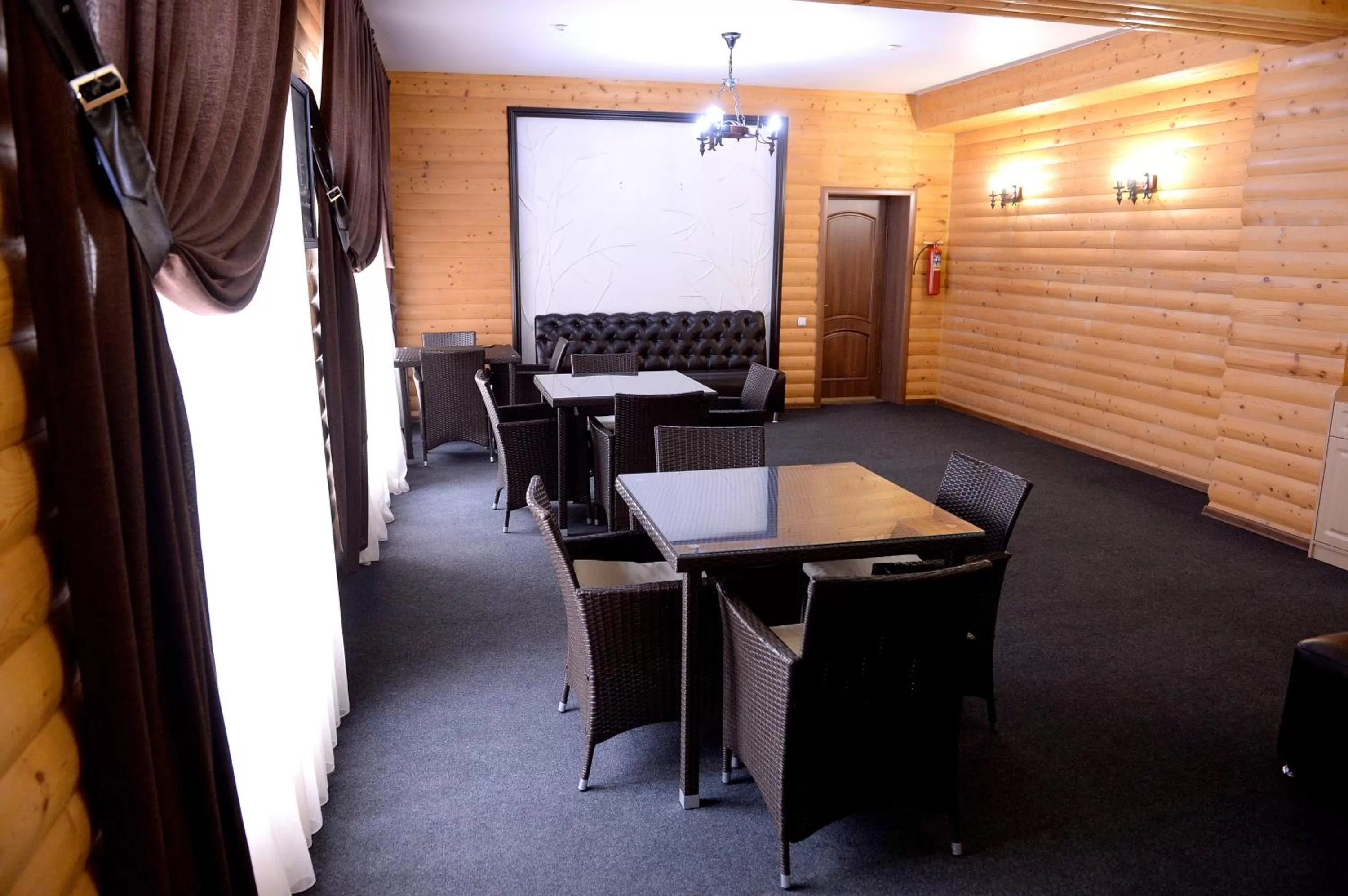 Restaurant/Places to Eat in Pride Hotel