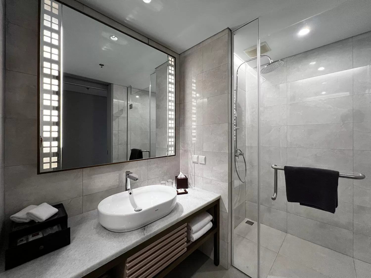 Shower in Ra Suites Simatupang
