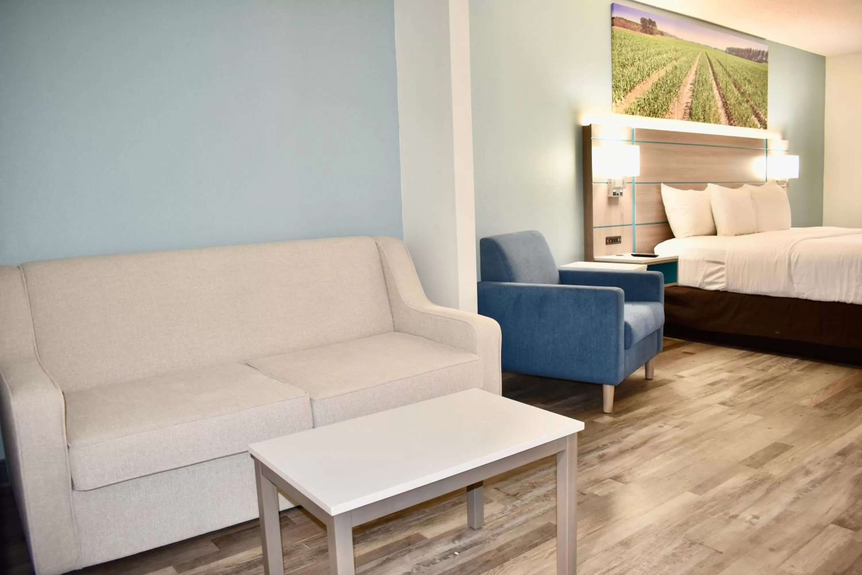 Bed in Clarion Pointe Vidalia - Lyons West