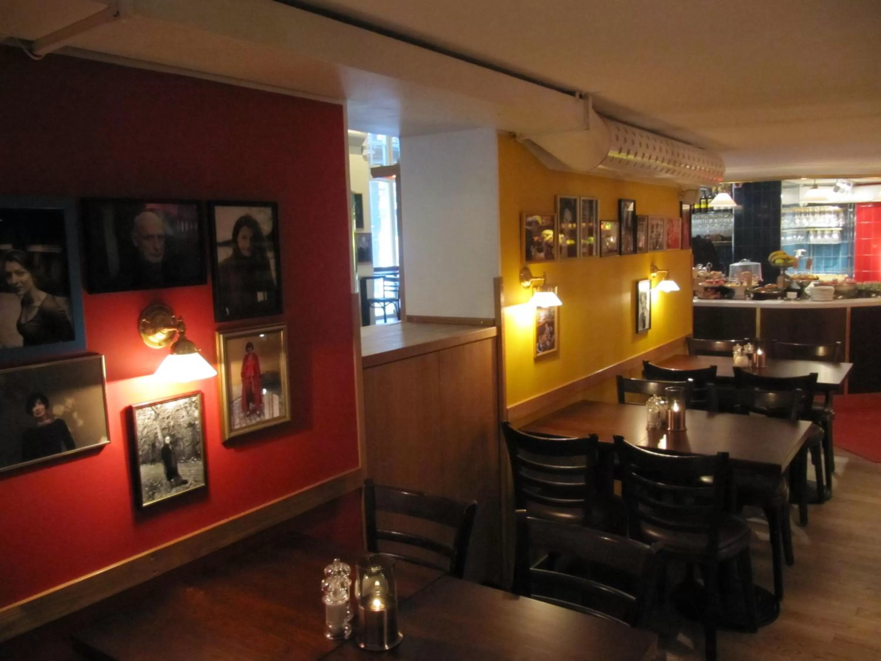 Restaurant/places to eat in Hotel Rival