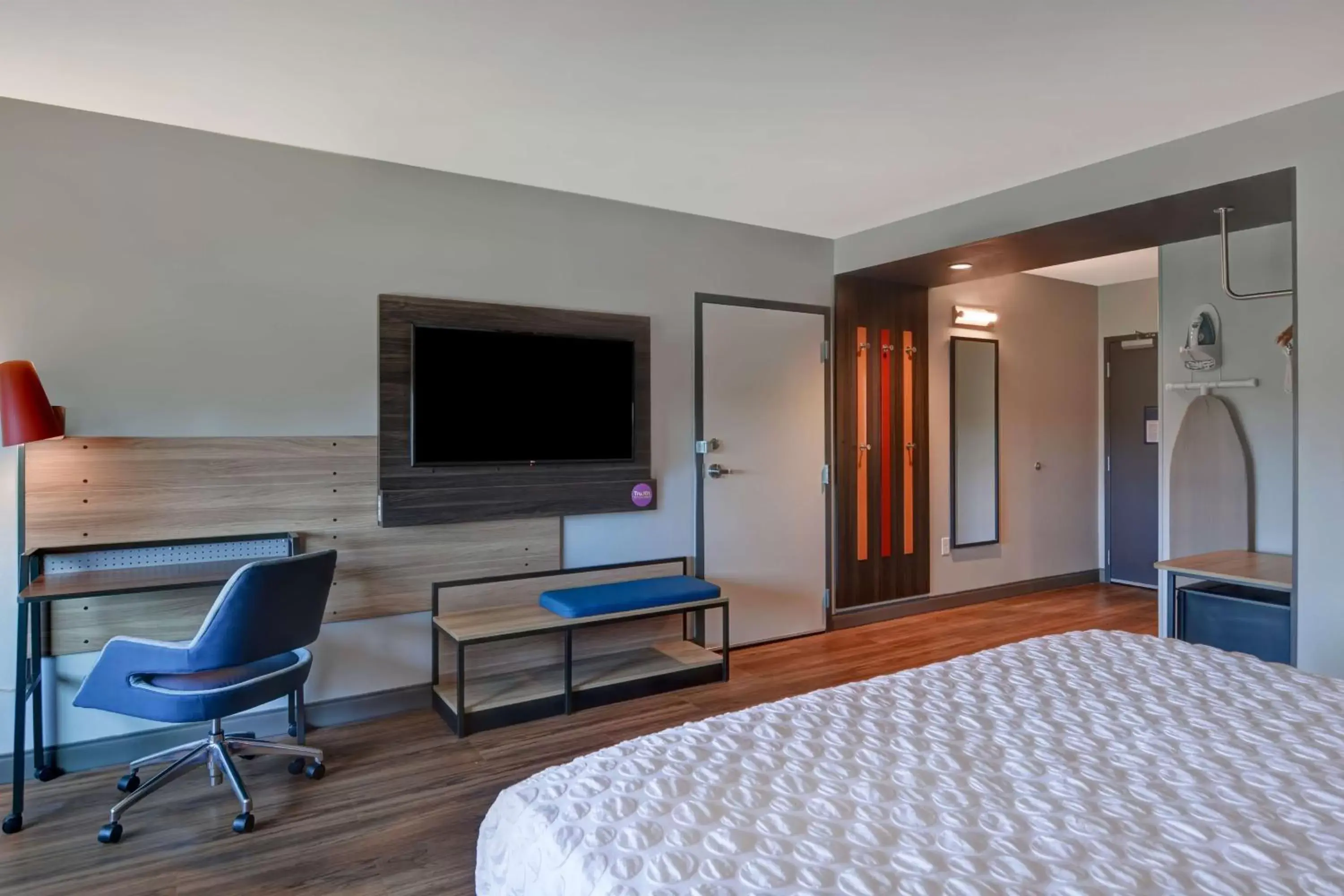 King Room with Roll-In Shower - Mobility and Hearing Access in Tru By Hilton Fort Mill, Sc King Room with Roll-In Shower - Mobility and Hearing Access in Tru By Hilton Fort Mill, Sc