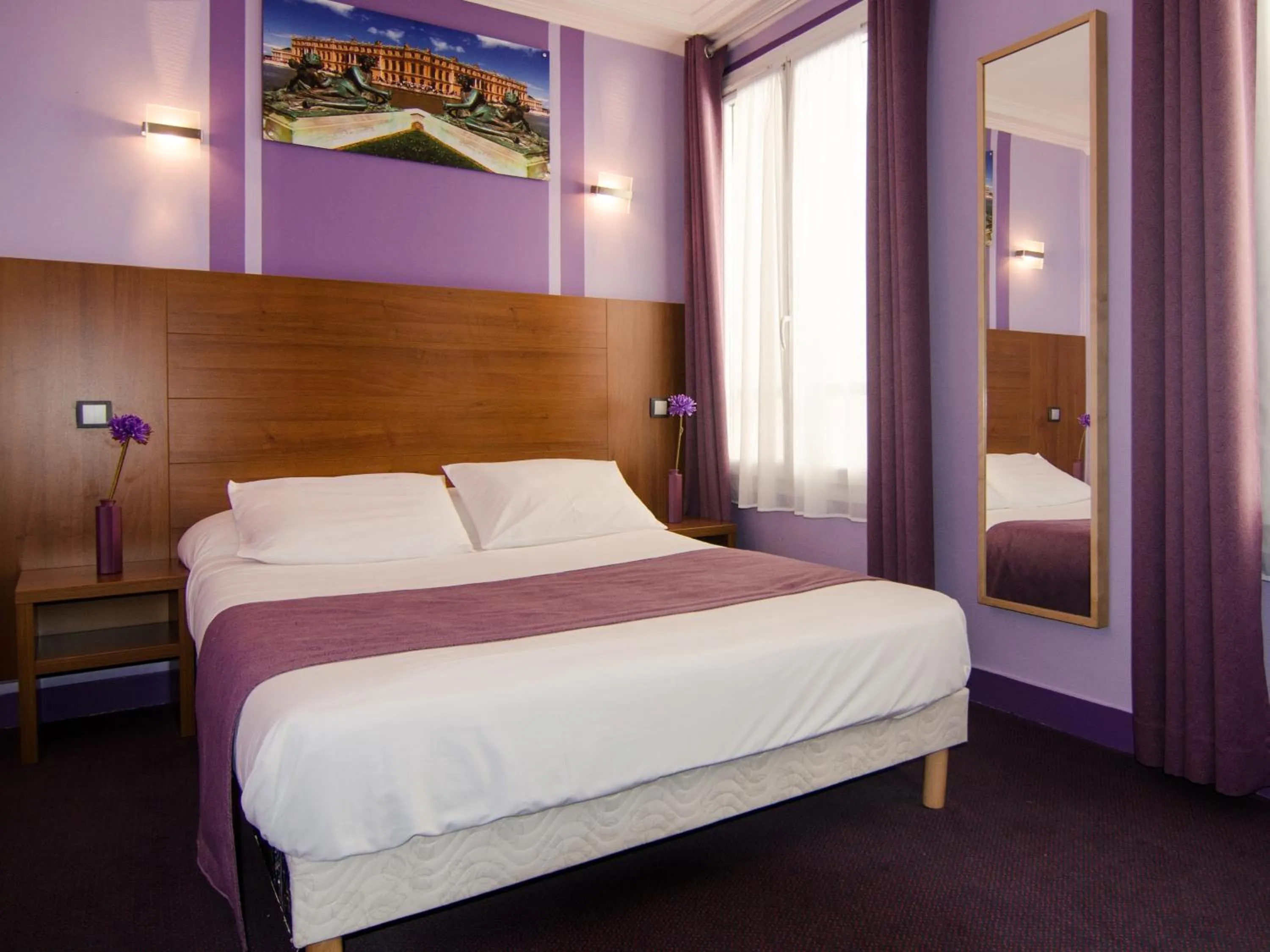 Bed in Hotel Paris Bruxelles