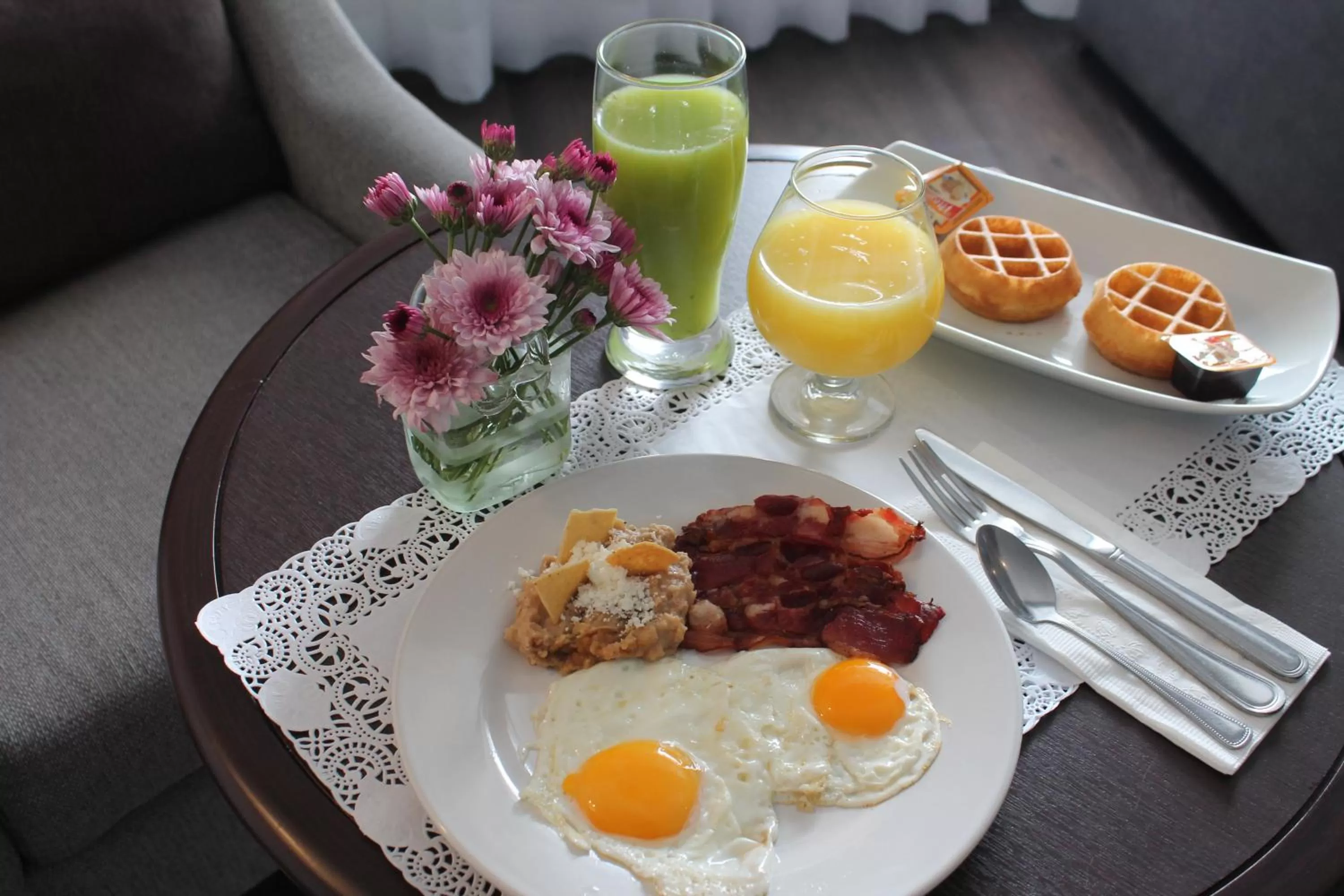 American breakfast in Ejecutivo Express Guadalajara Providencia - Av México