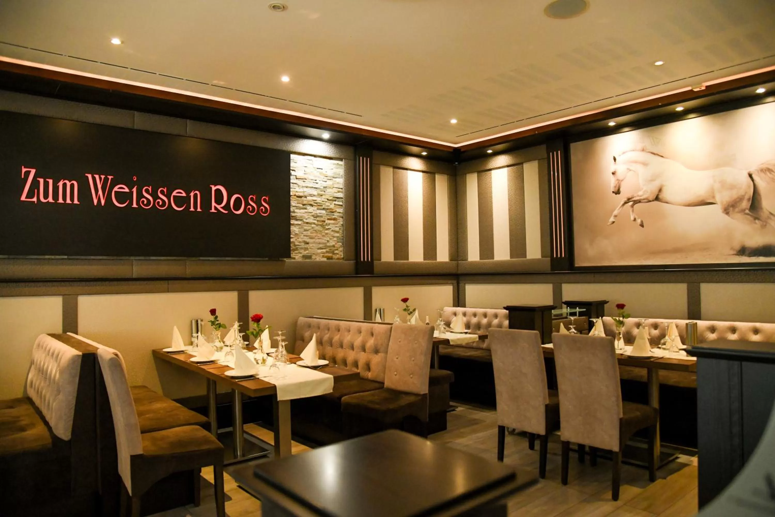 Restaurant/places to eat in Hotel Zum Weissen Ross
