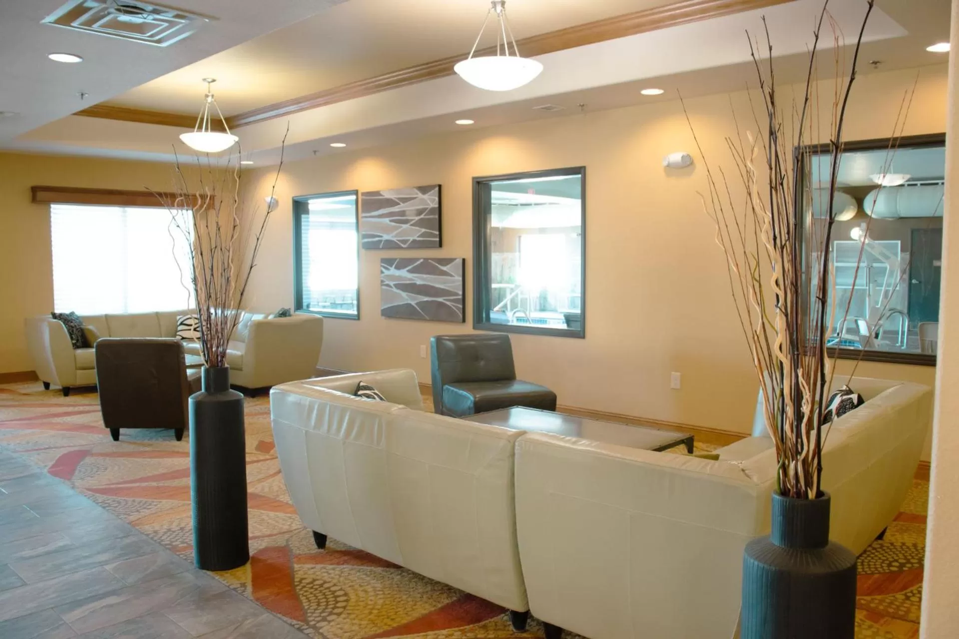 Seating area in Expressway Suites of Grand Forks