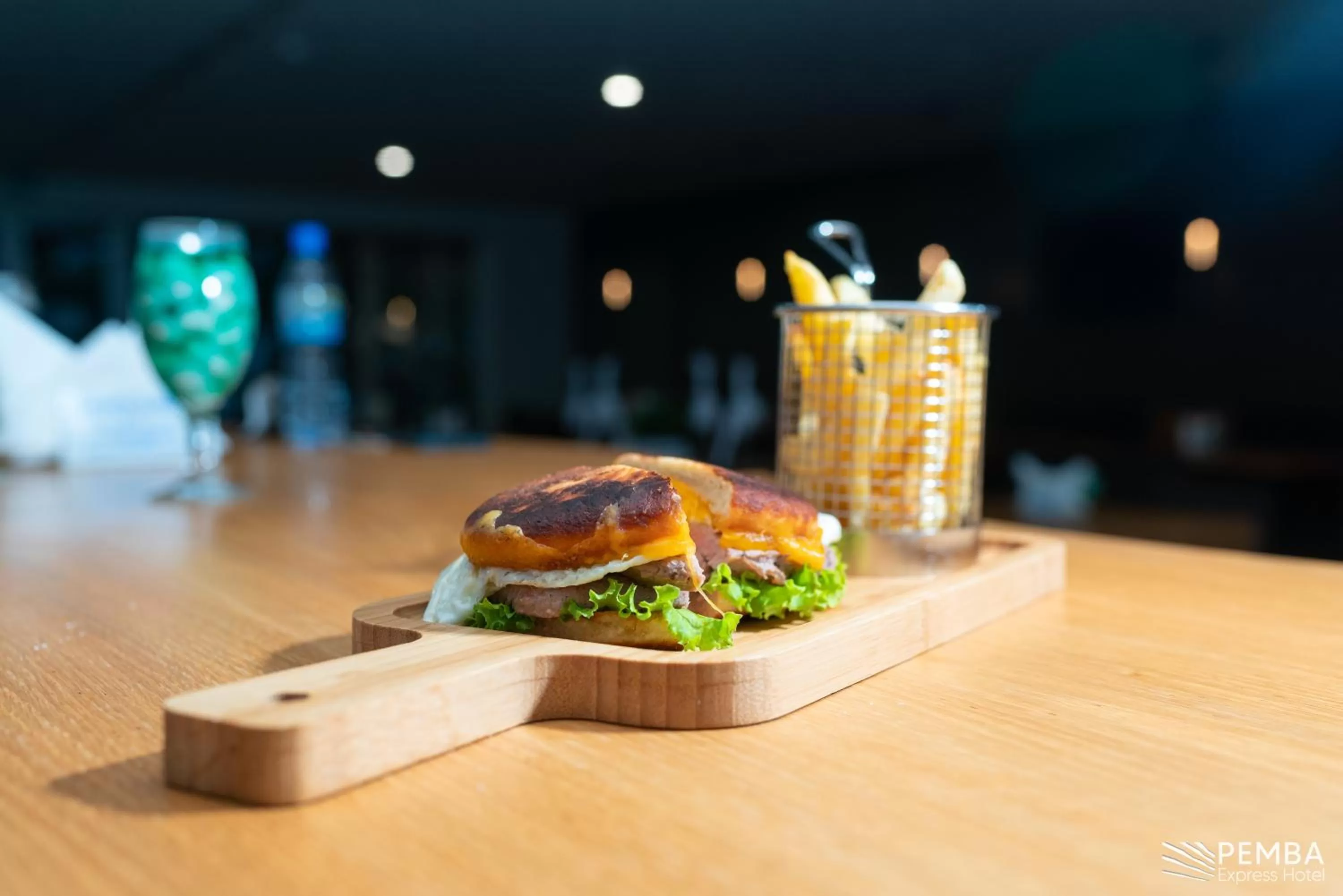 Restaurant/places to eat in Pemba Express Hotel