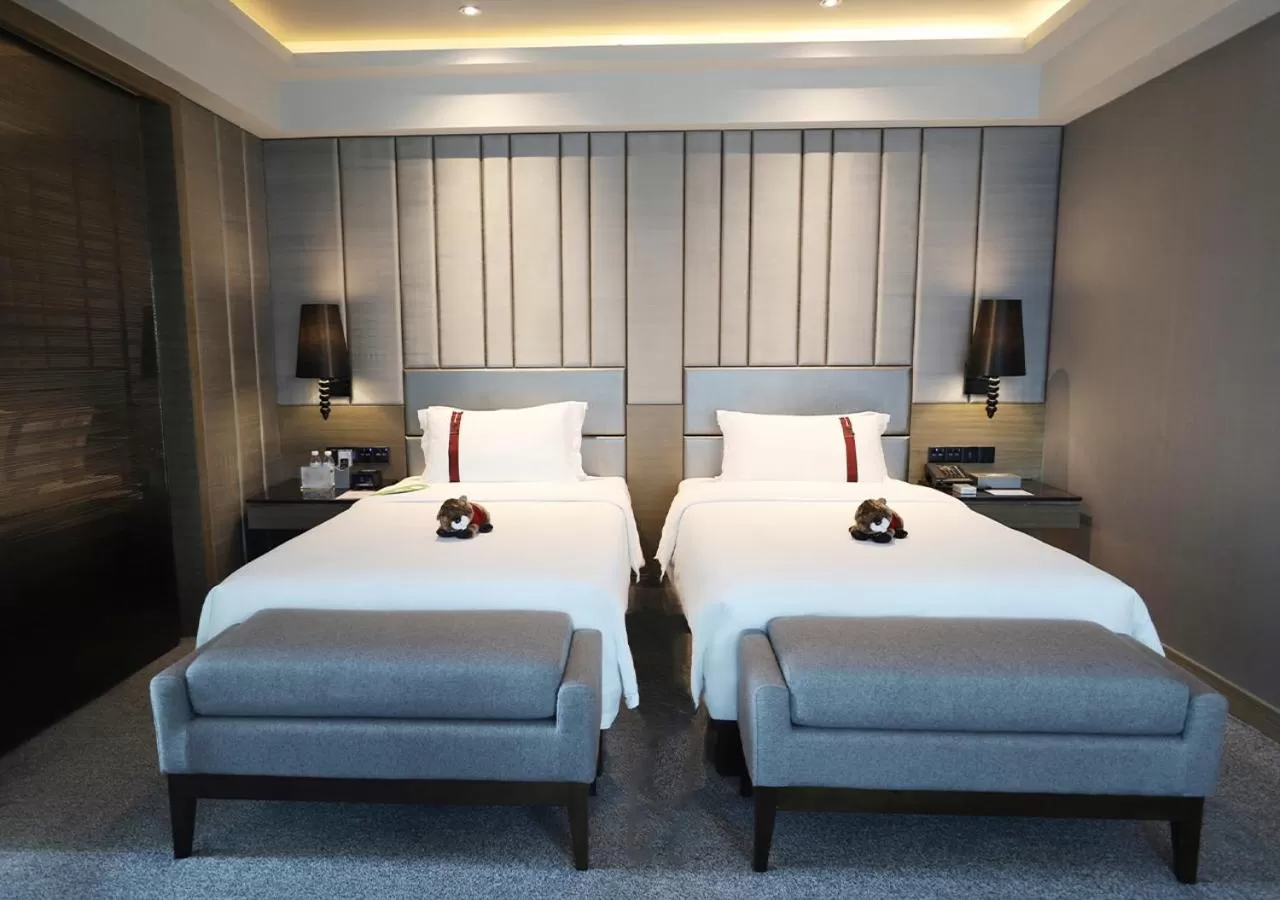 Bedroom, Bed in Rhombus Park Aura Chengdu Hotel