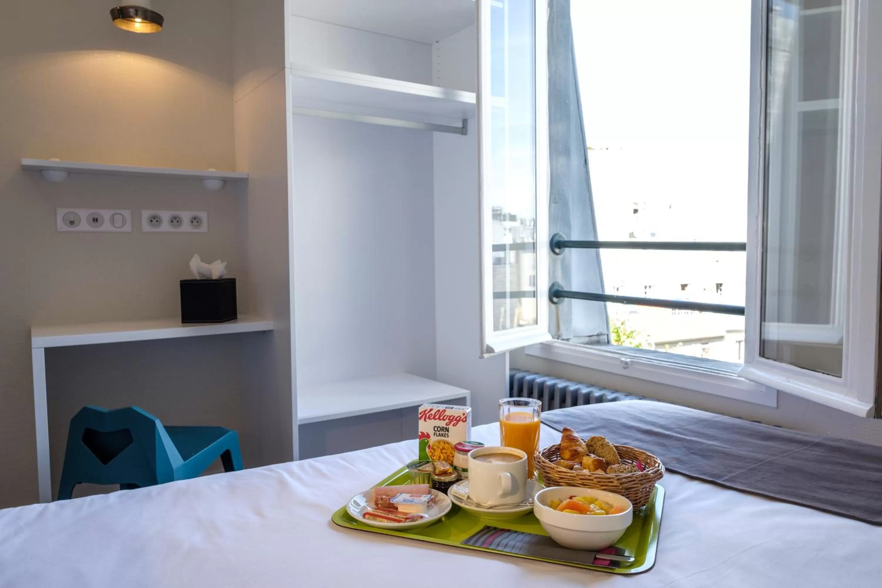 Bedroom, Bed in HOTEL DE PARIS MONTPARNASSE