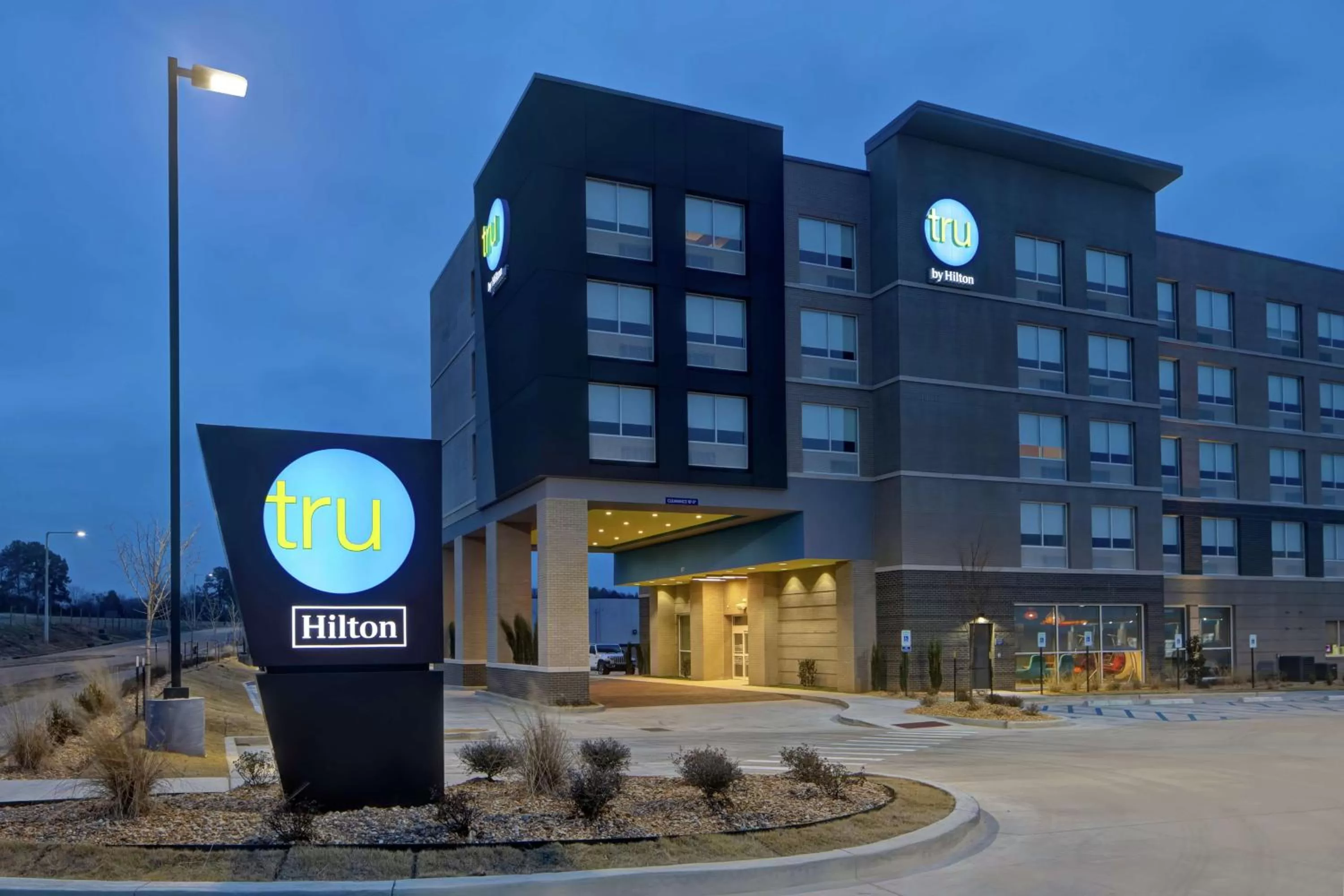 Property building in Tru By Hilton Oxford