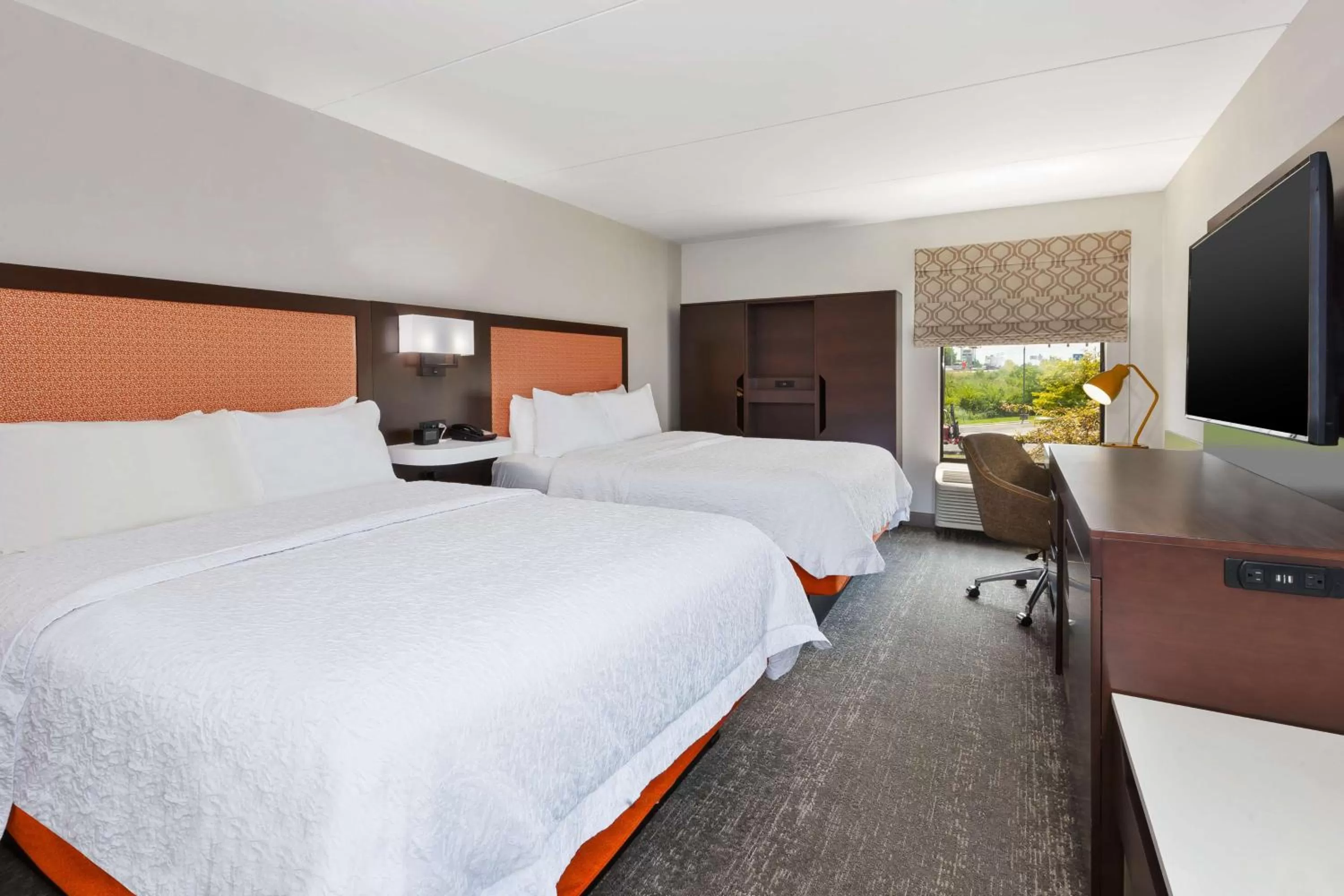 Bedroom, Bed in Hampton Inn Columbus/Delaware I-71 North