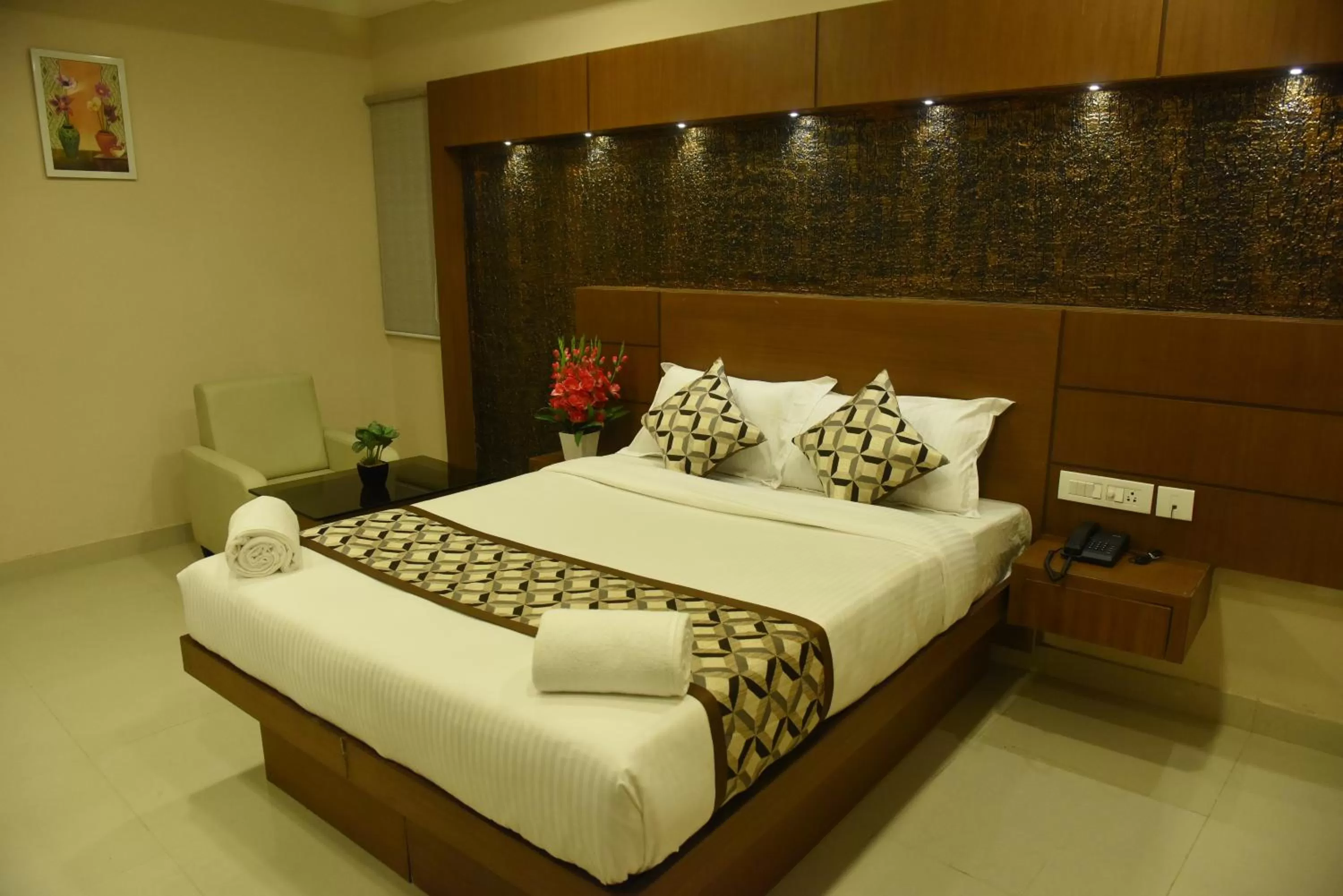 Bed in The Hydel Park - Business Class Hotel - Near Central Railway Station