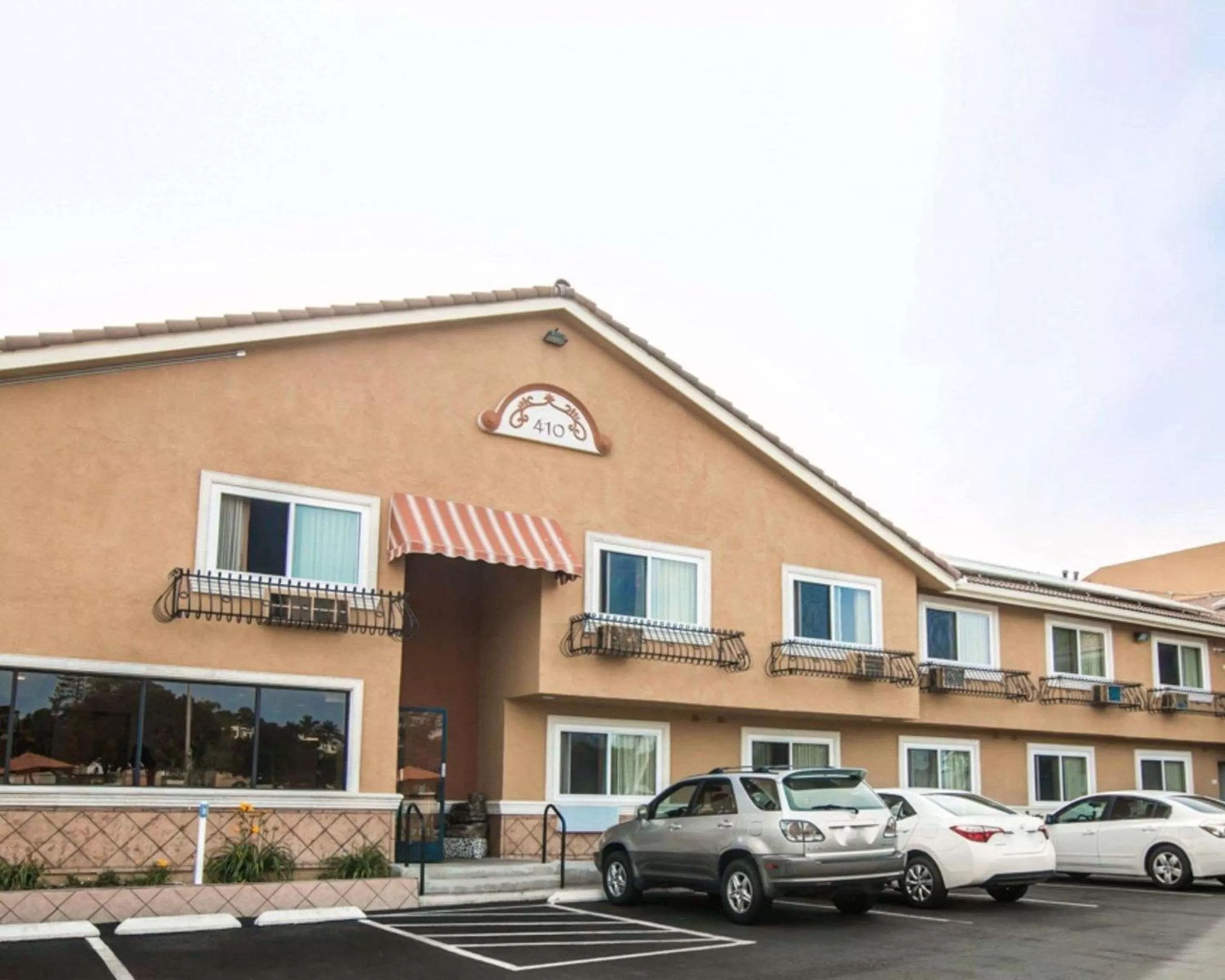 Property building in Brisa Pacific Hotel Encinitas