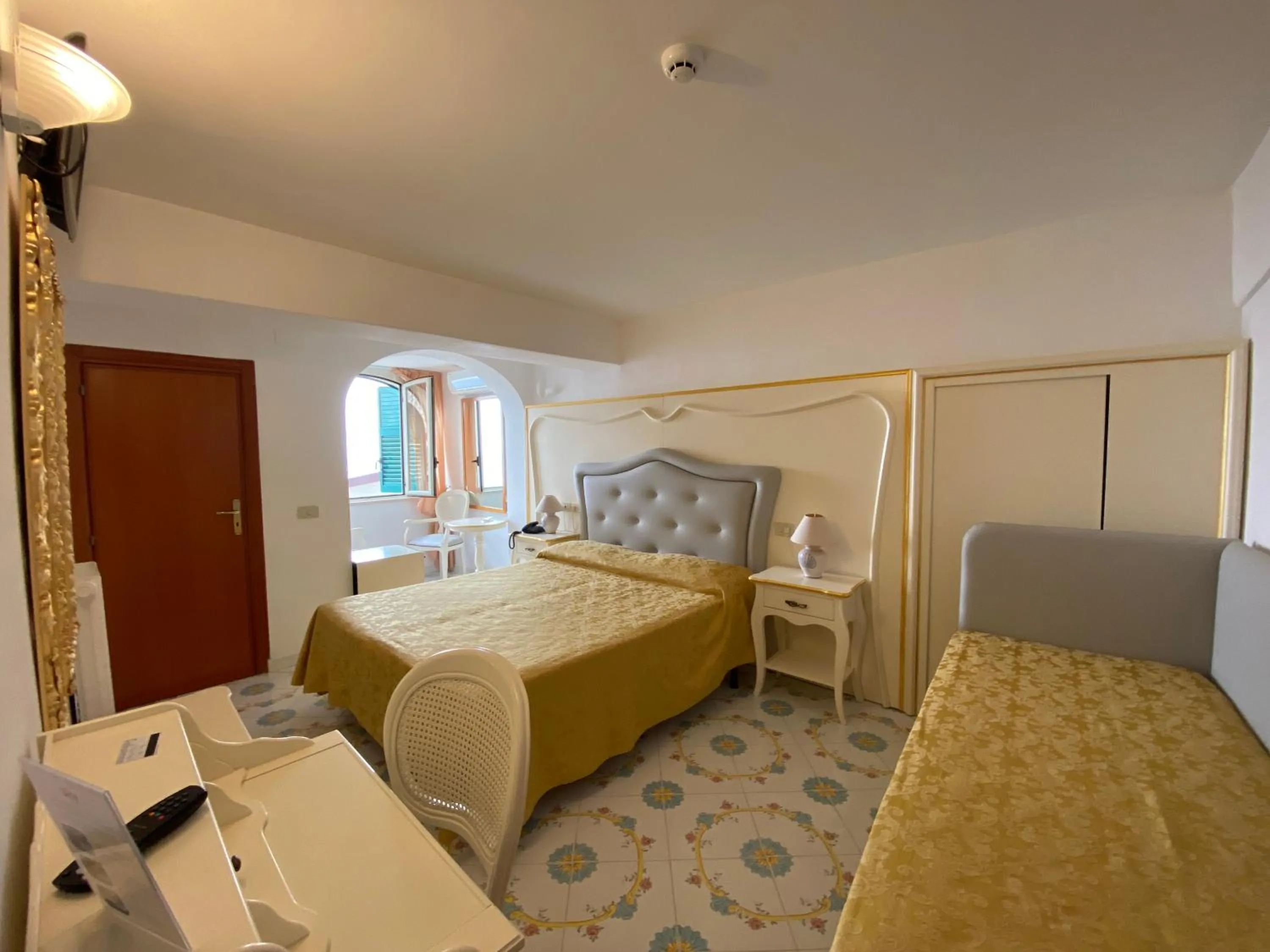 Bed in Hotel La Perla