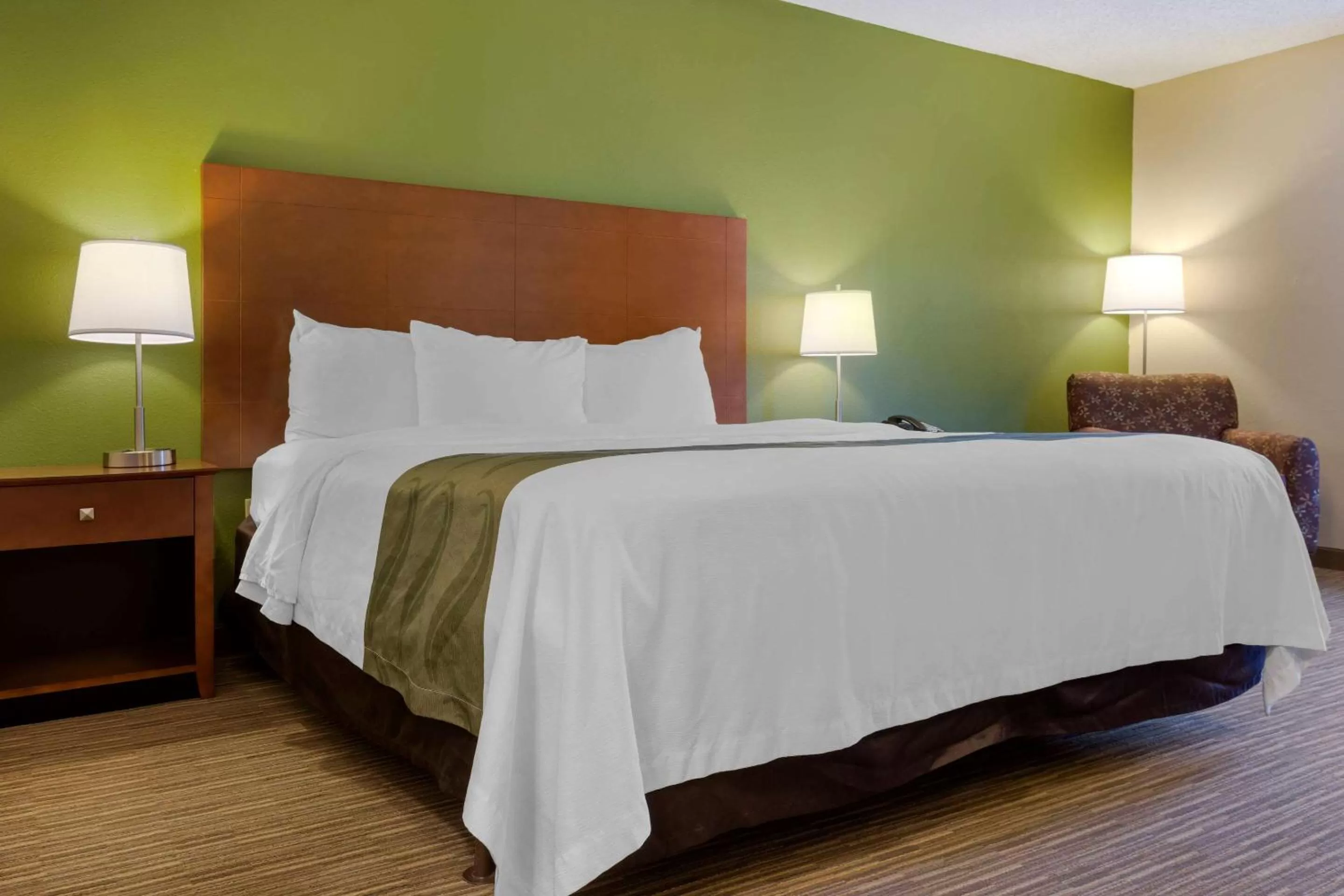 Bedroom, Bed in Quality Inn Harrison North