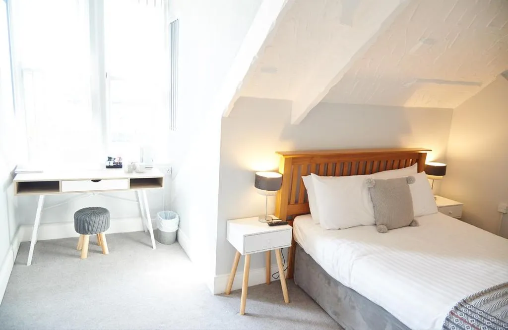 Bed in Kenilworth Hotel