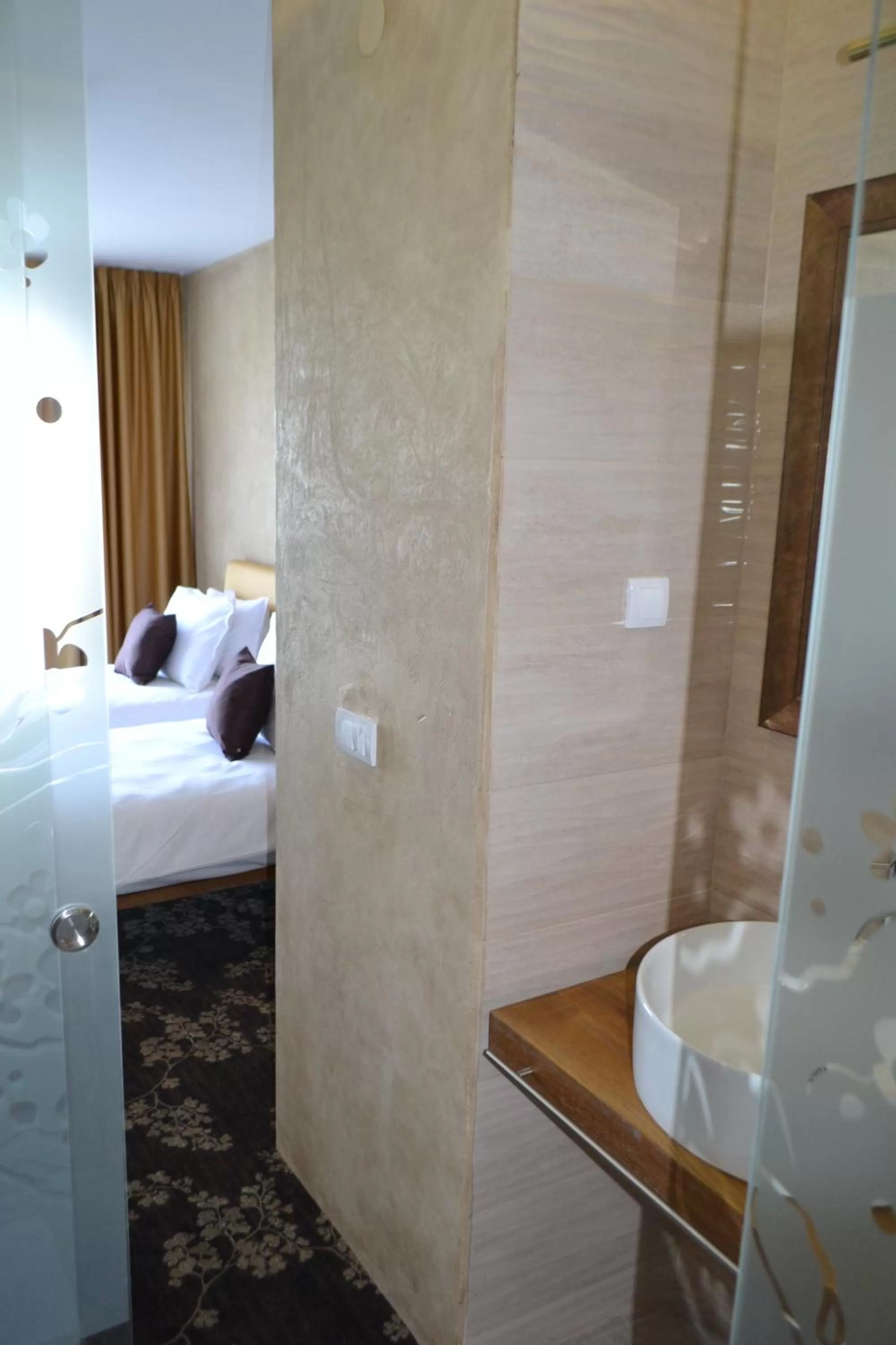 Bathroom, Bed in Garni Hotel Chicha - Winery ŠKRBIĆ